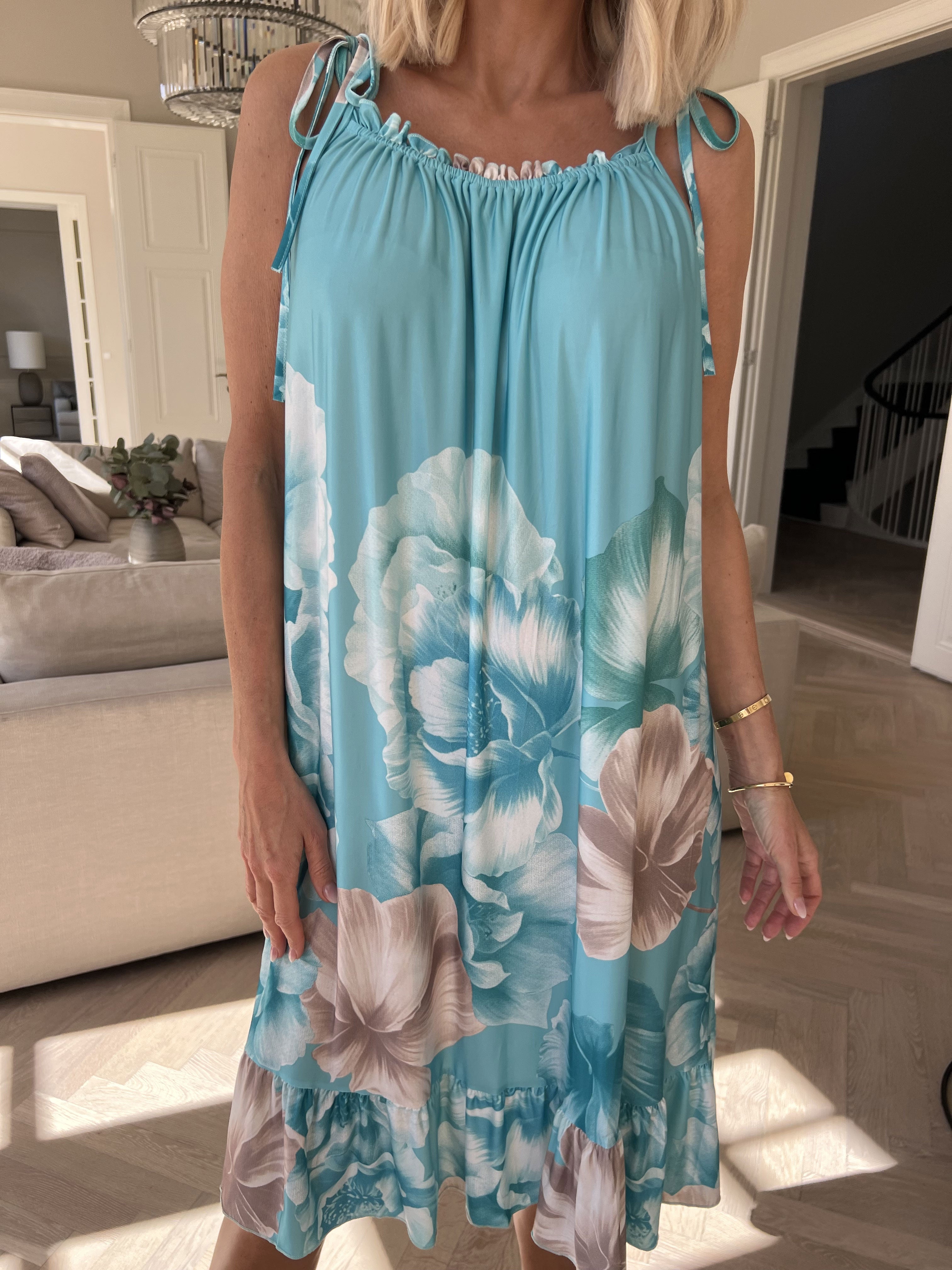 Maya Short - Elastisk strop sommerkjole med blomsterprint