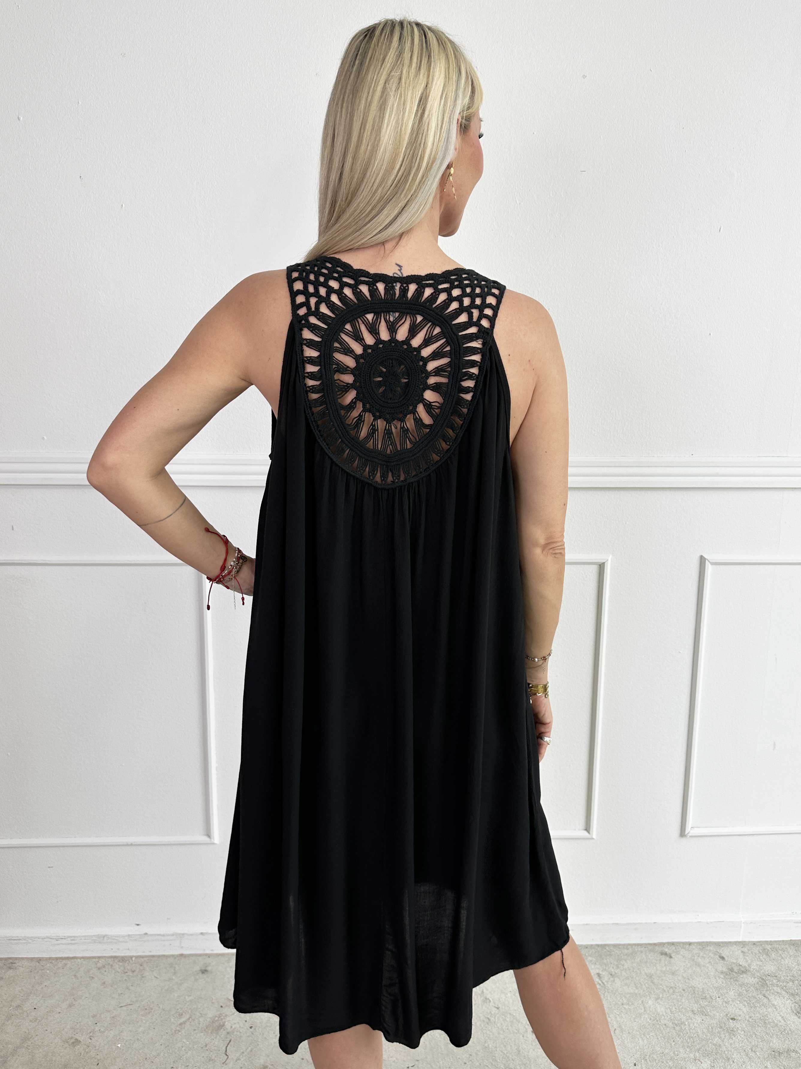 Medea - Simpel sommerkjole i viskose med broderet ryg