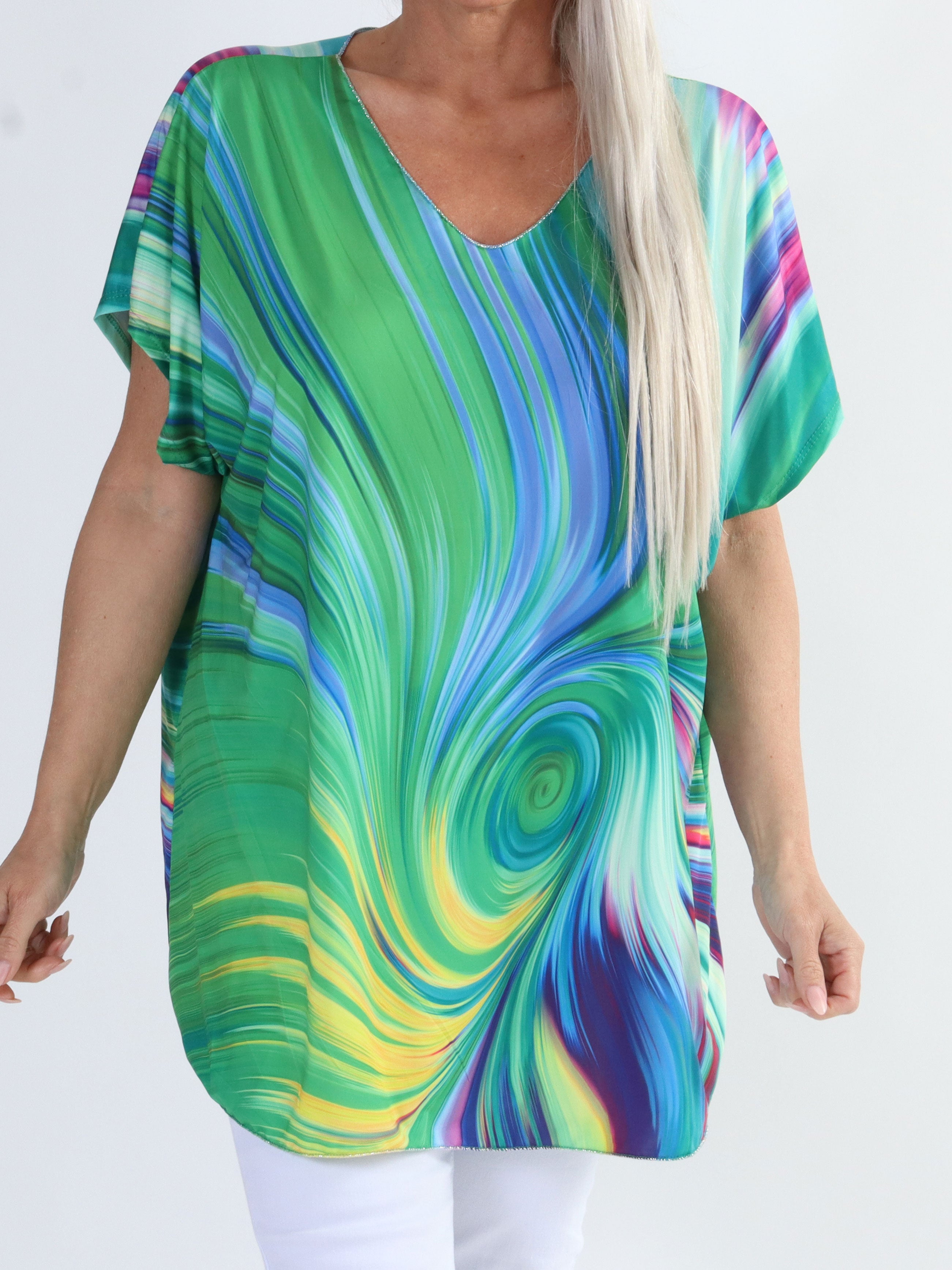 Meghan - Flerfarvet plus size bluse med tynd glimmerkant