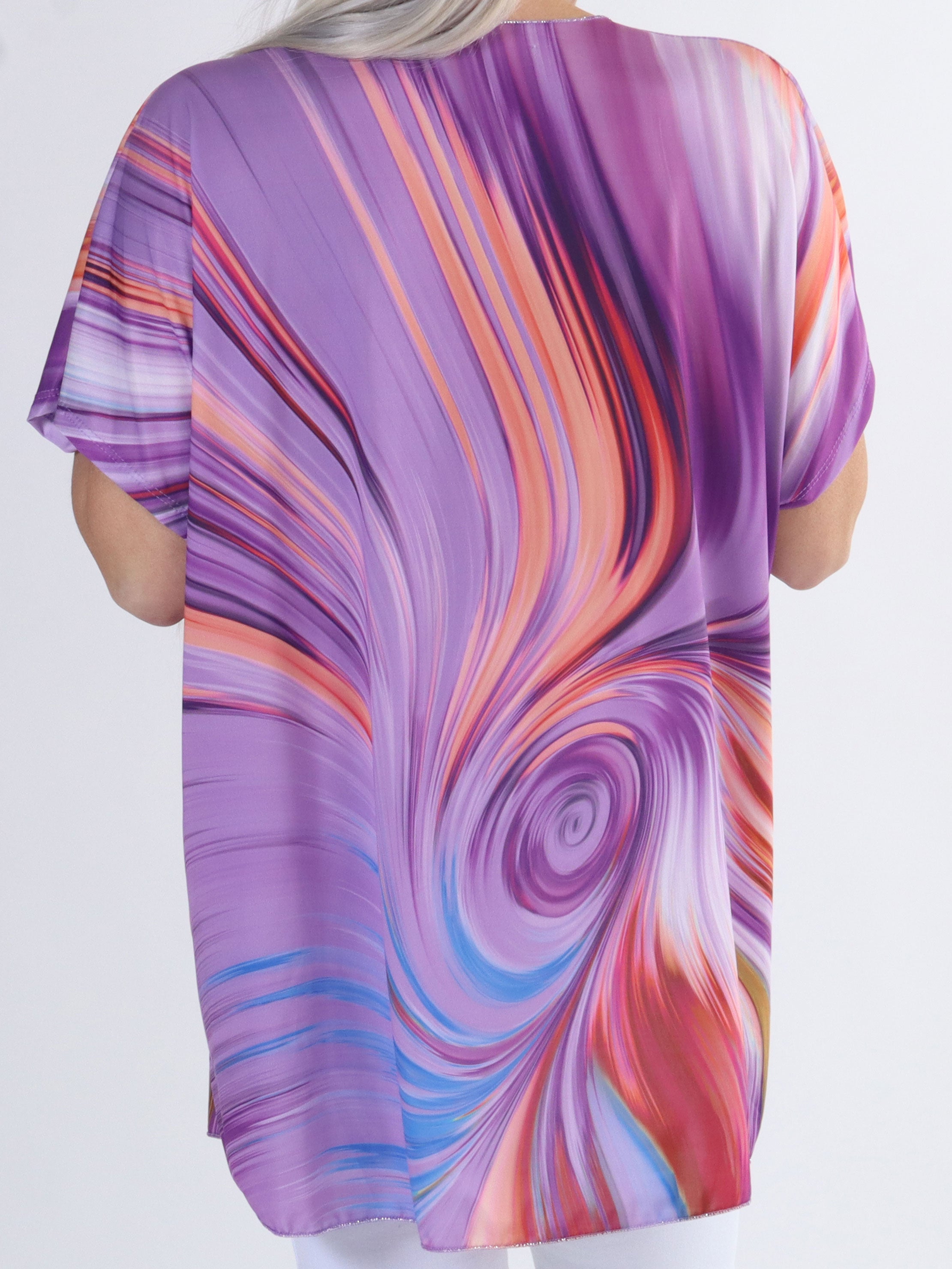 Meghan - Flerfarvet plus size bluse med tynd glimmerkant