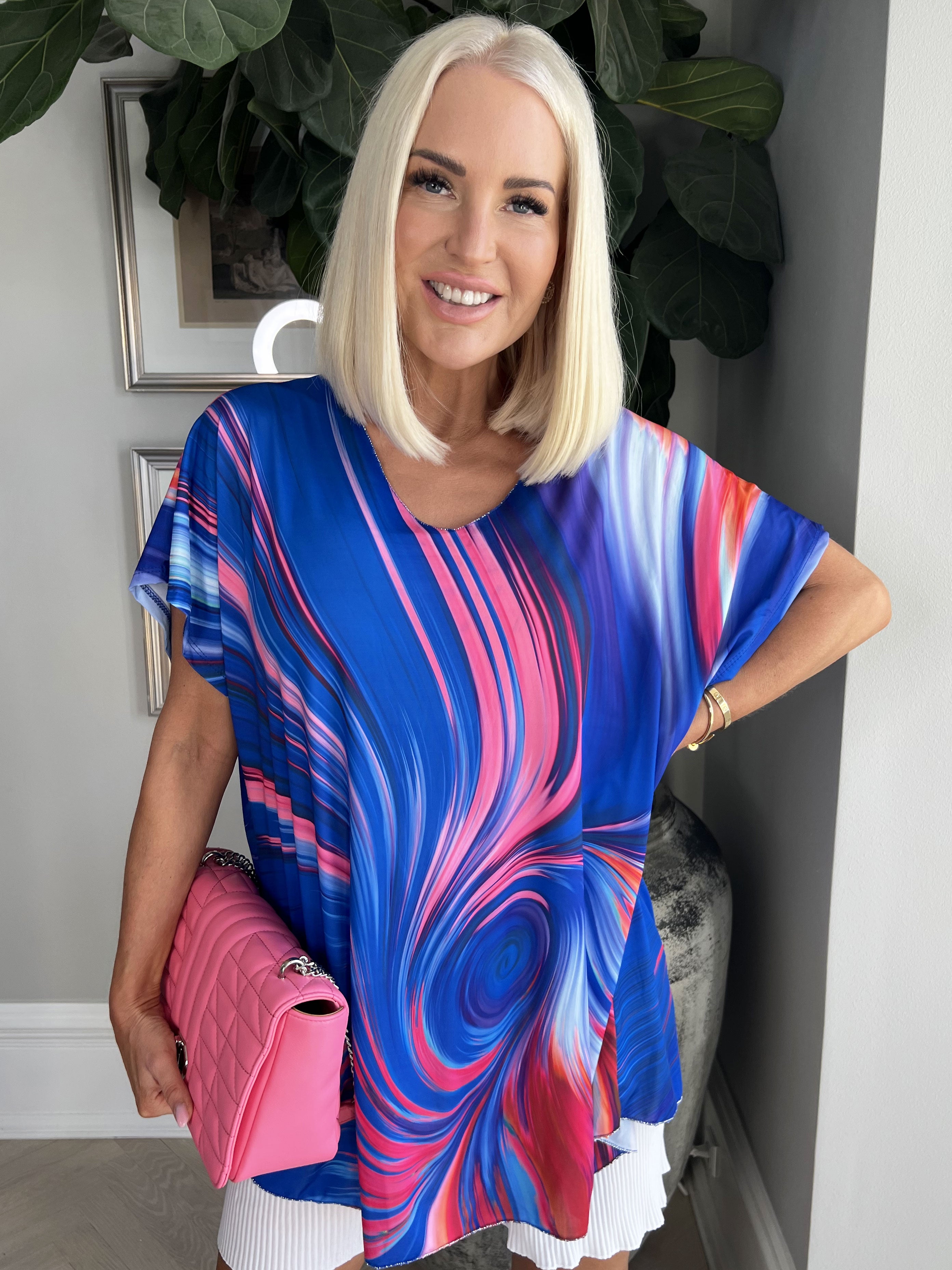 Meghan - Flerfarvet bluse med tynd glimmerkant