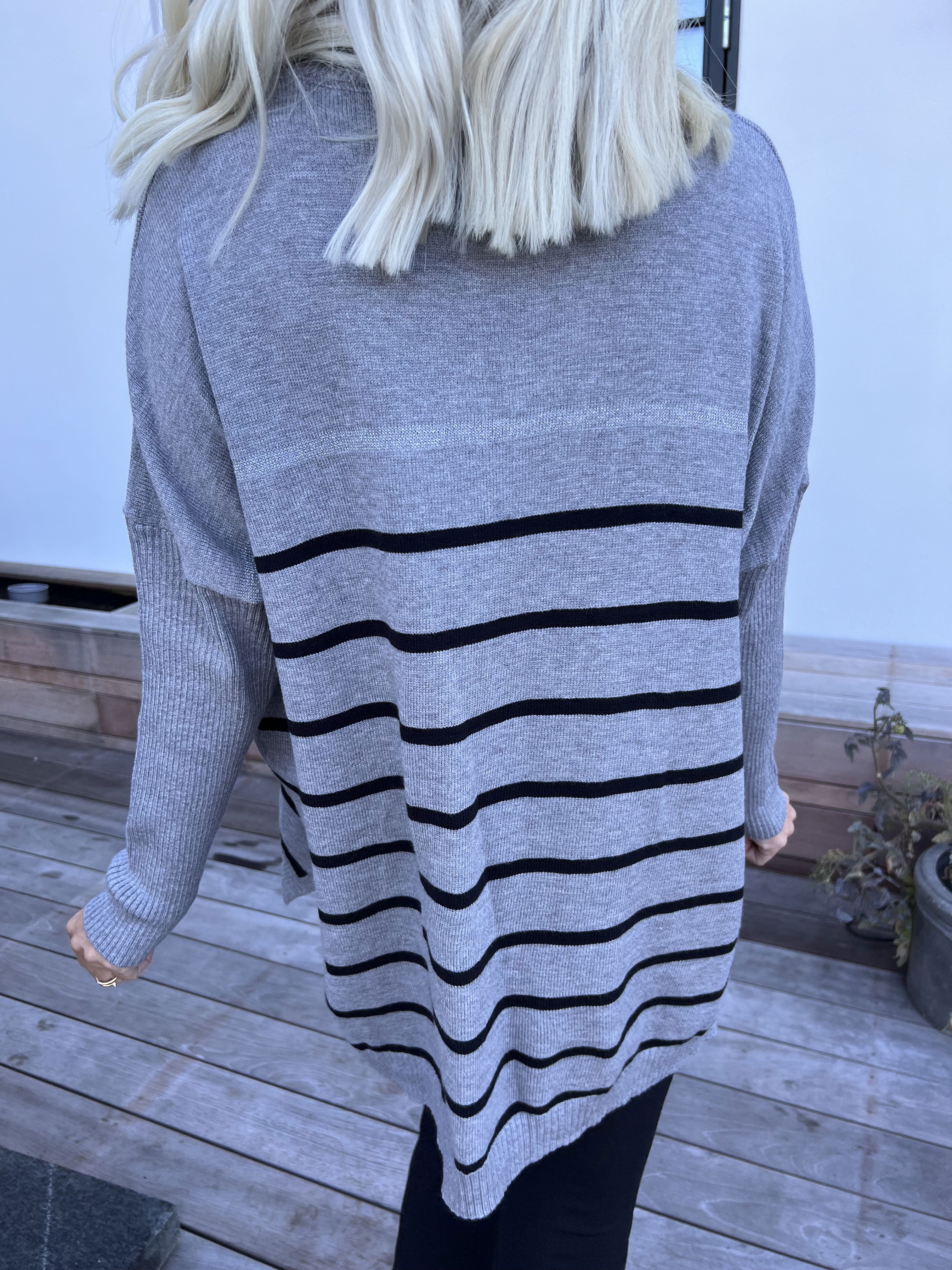 Mei - Stribet elastisk strikbluse i viskose