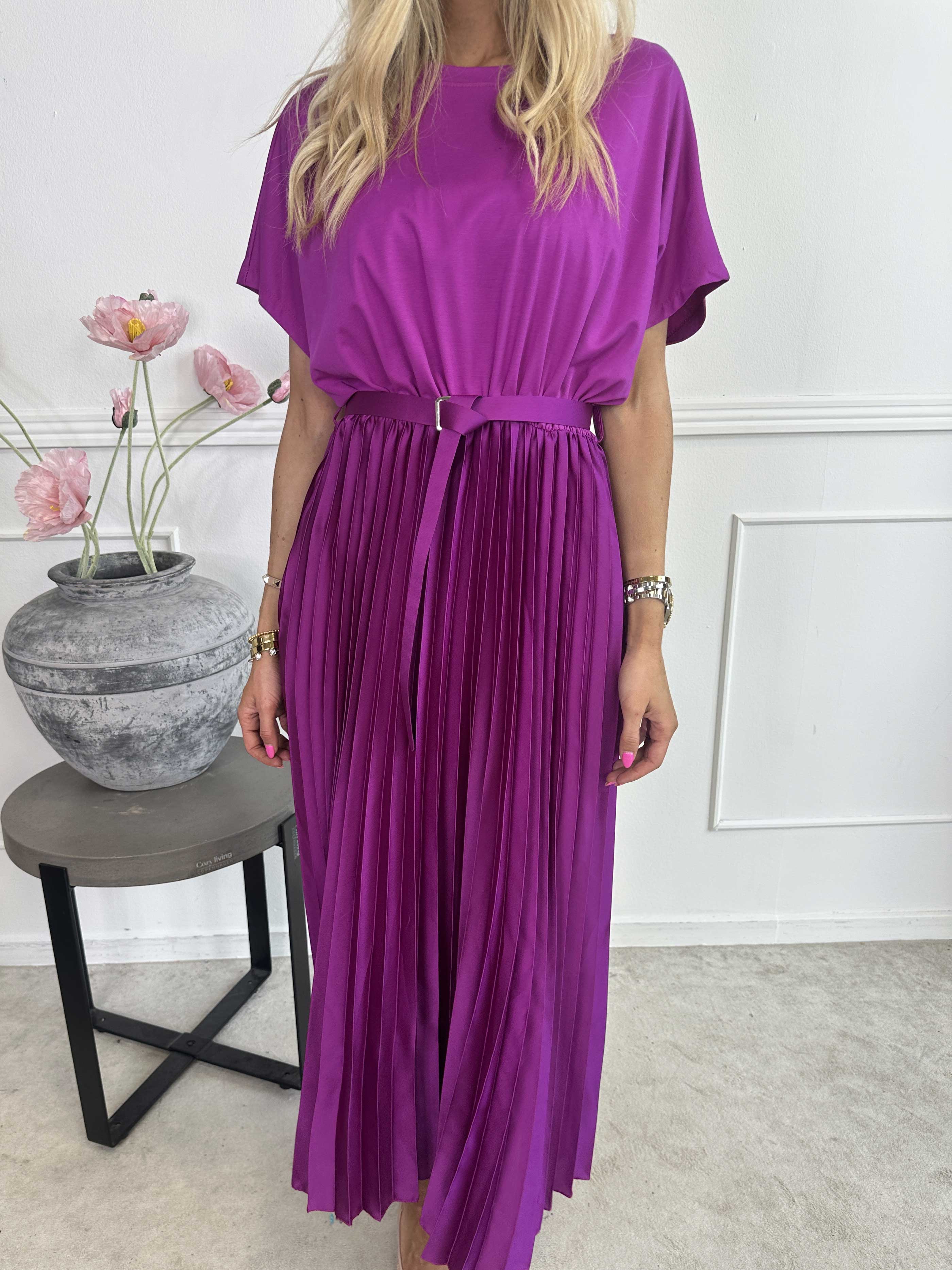 Melaina - Lang kjole med plisseret skørt