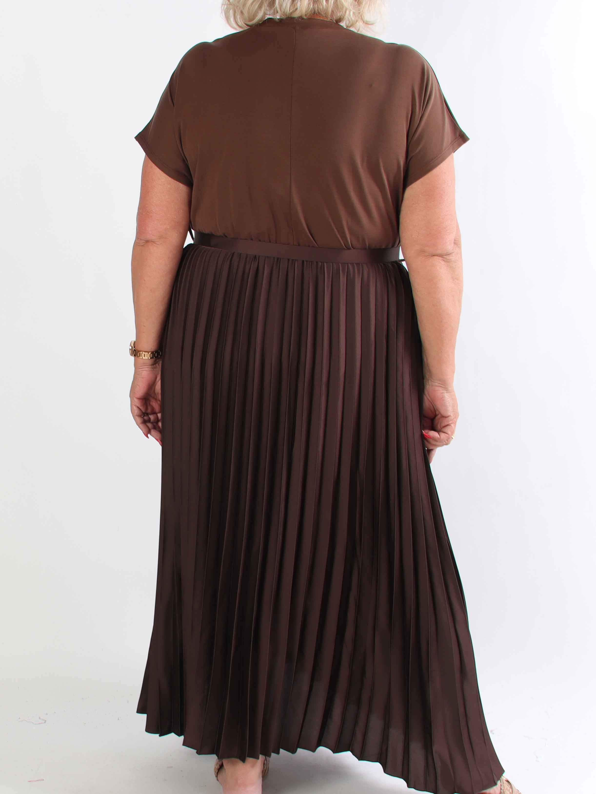 Melaina - Lang plus size kjole med plisseret skørt