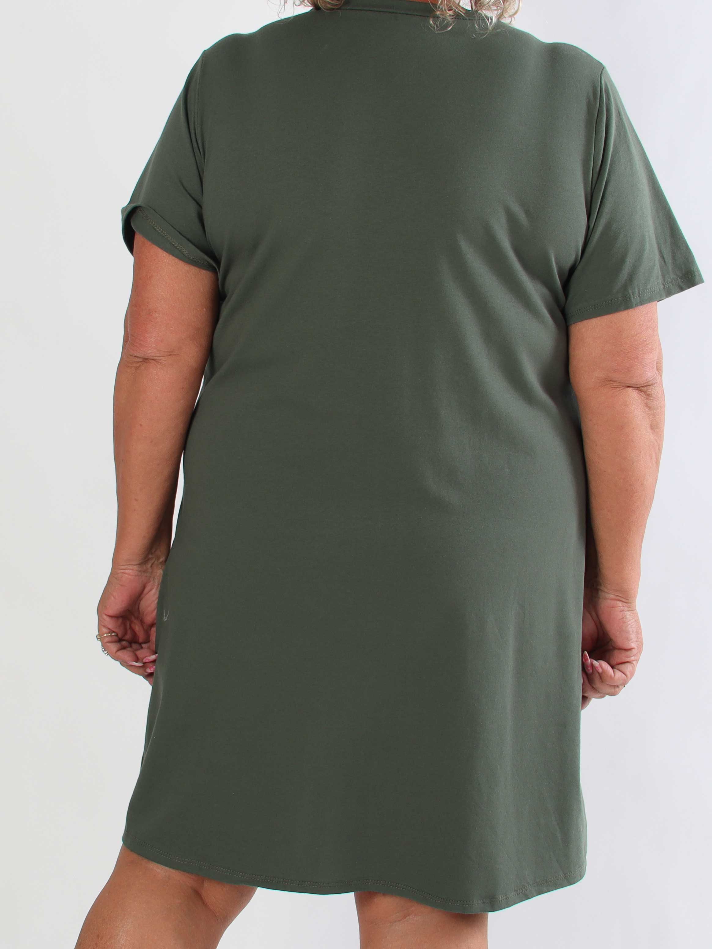 Meriam - Plus size t-shirtkjole med et cool, amerikansk inspireret print