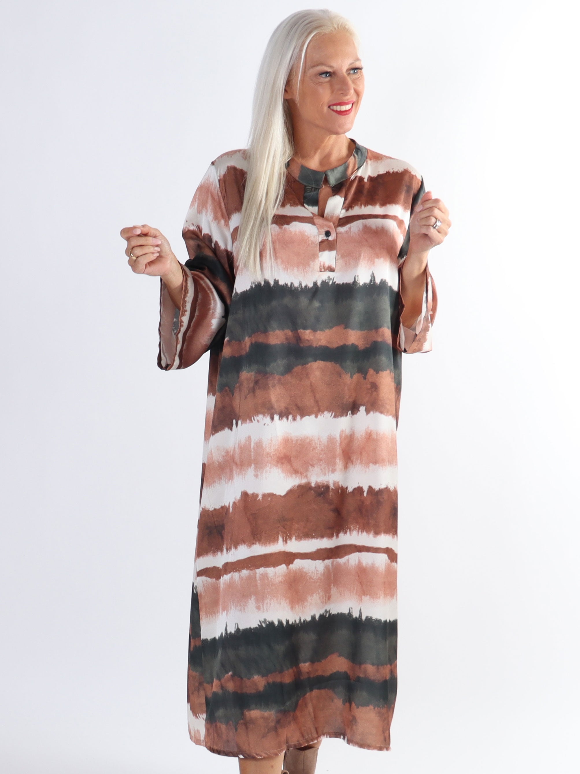 Merina - Lang plus size kjole i batik mønster