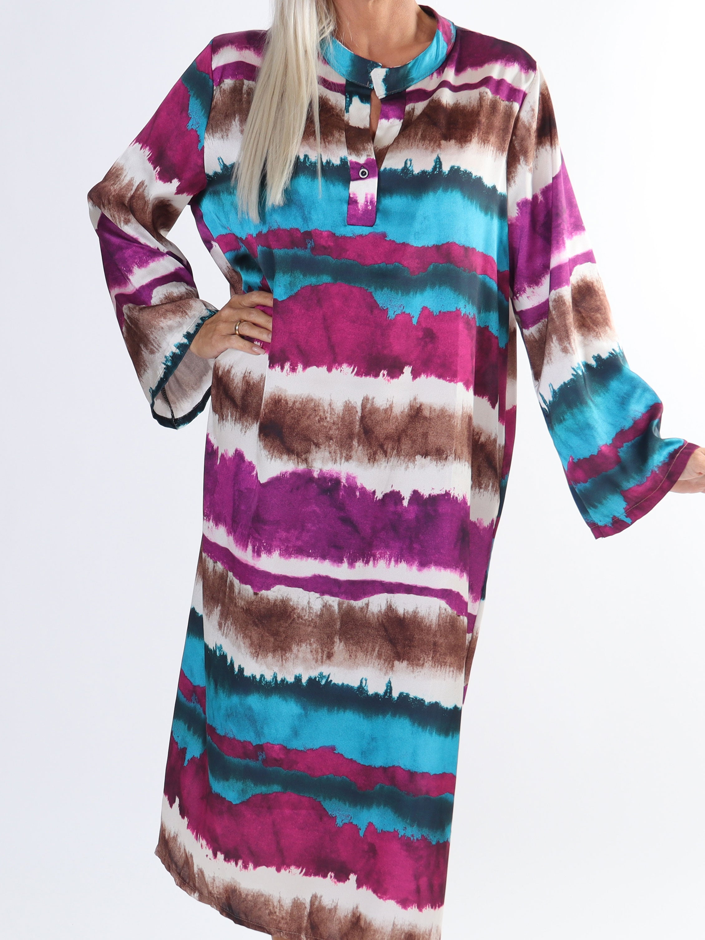 Merina - Lang plus size kjole i batik mønster