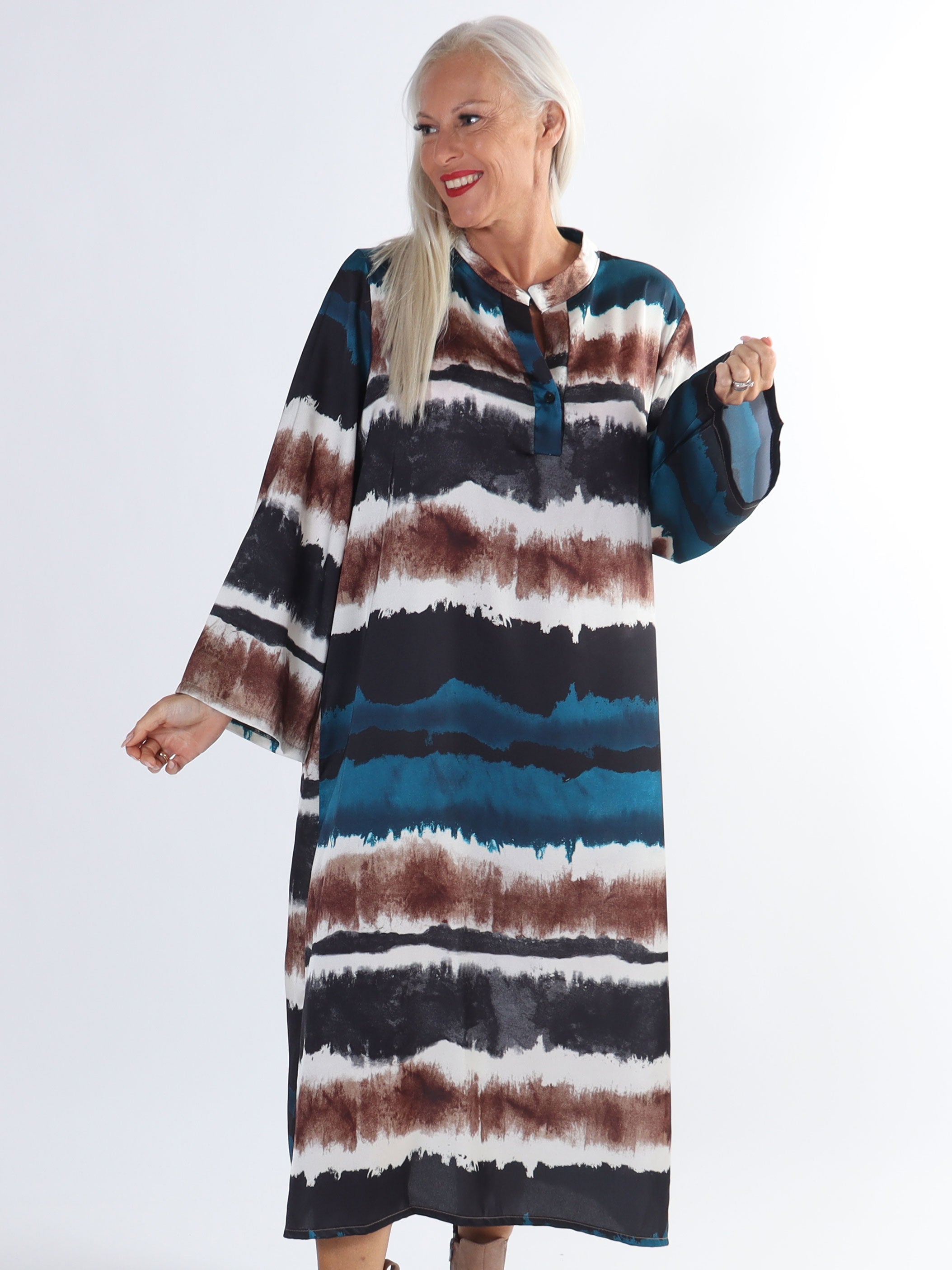 Merina - Lang plus size kjole i batik mønster