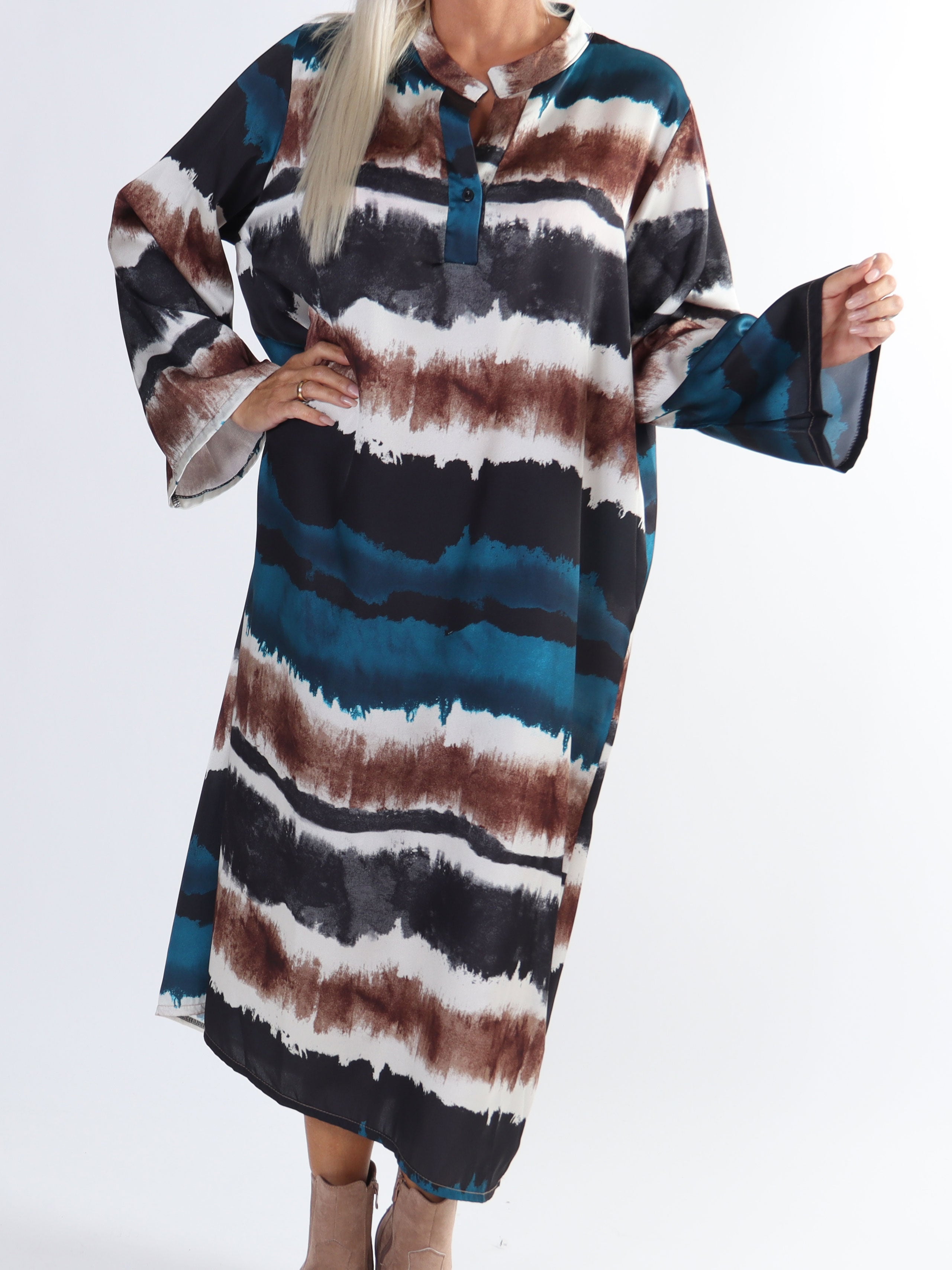 Merina - Lang plus size kjole i batik mønster