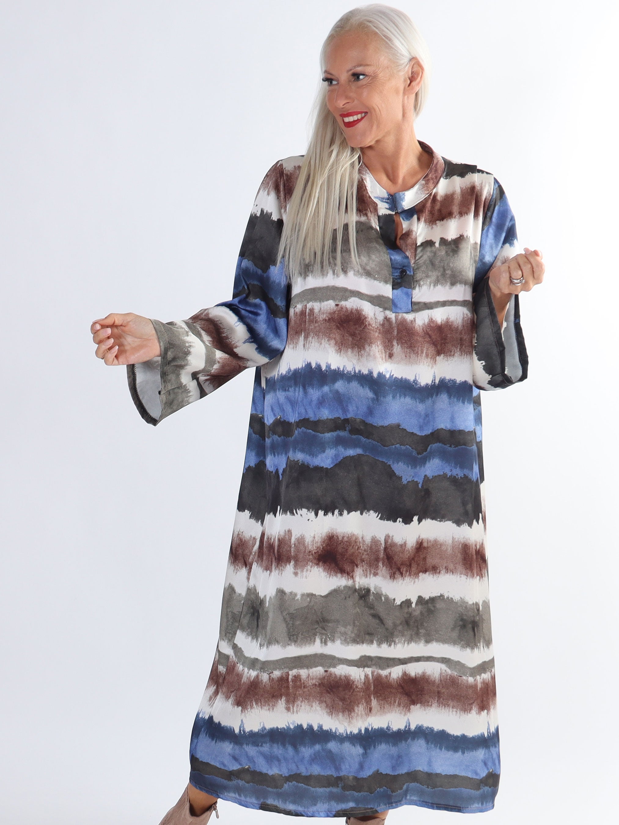 Merina - Lang plus size kjole i batik mønster