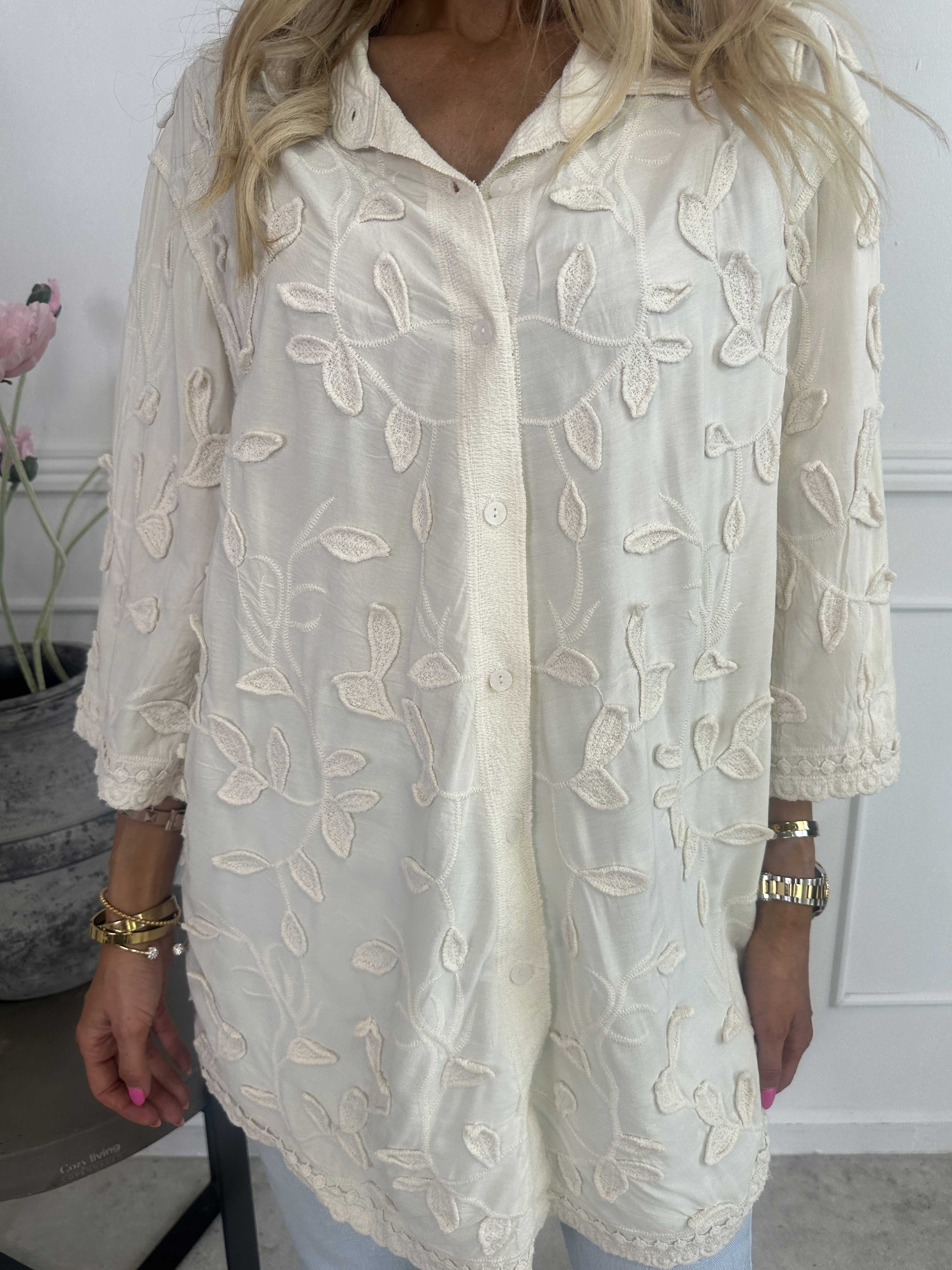 Mette - Skjorte i blød bomuld med fine bladmotiver