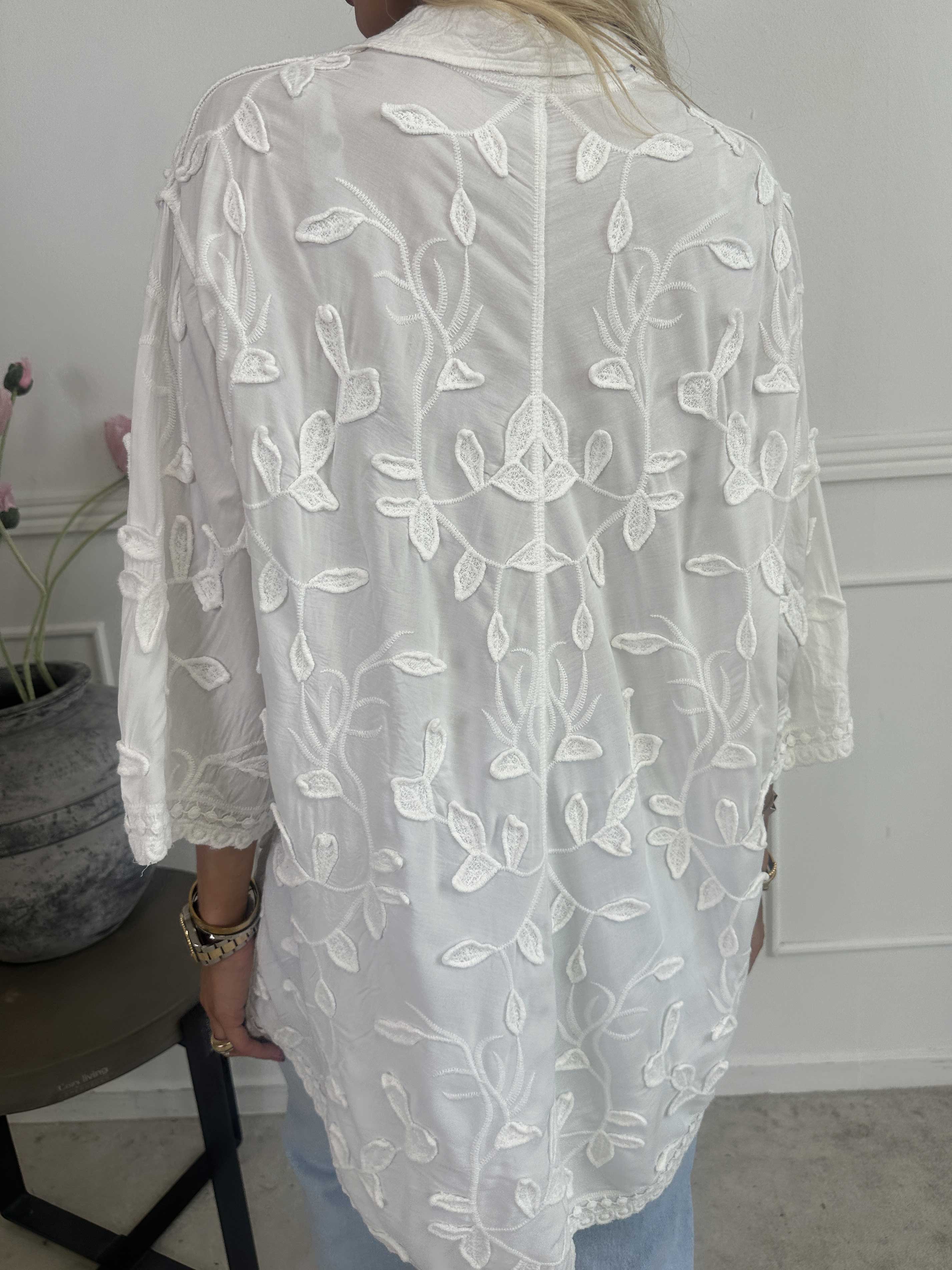 Mette - Skjorte i blød bomuld med fine bladmotiver