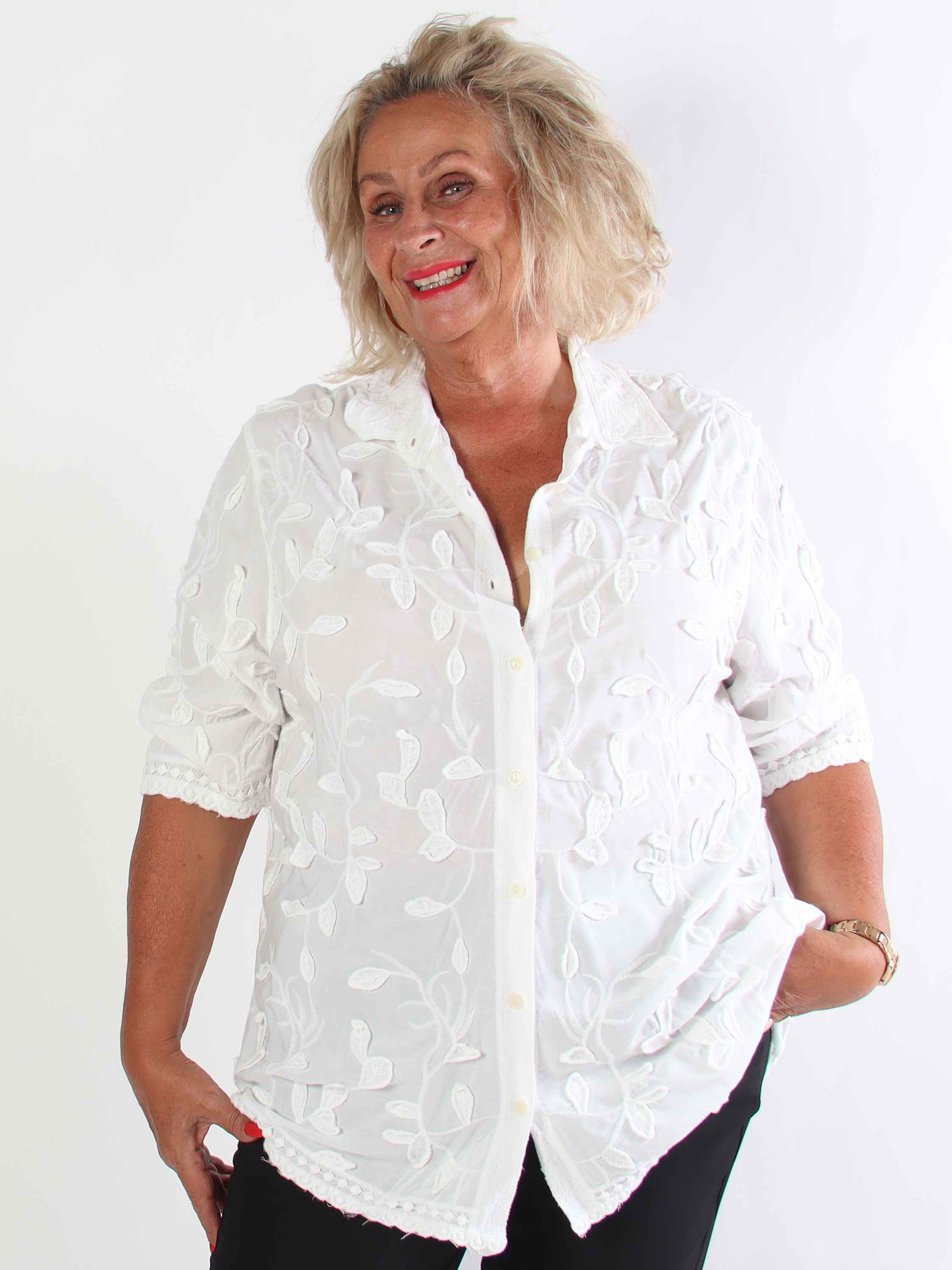 Mette - Plus size skjorte i blød bomuld med bladmotiver