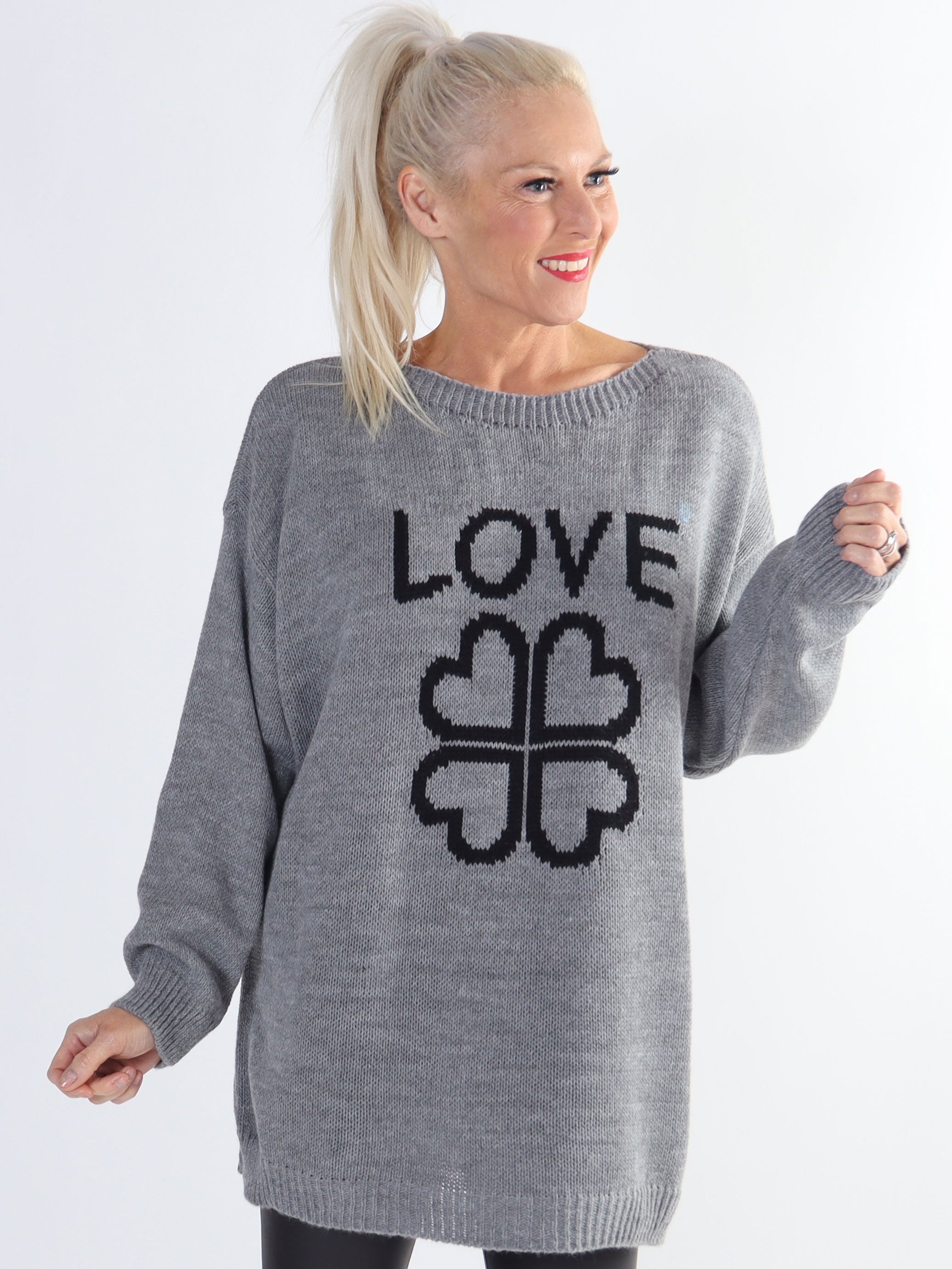 Mia - Plus size strikbluse med firkløver på