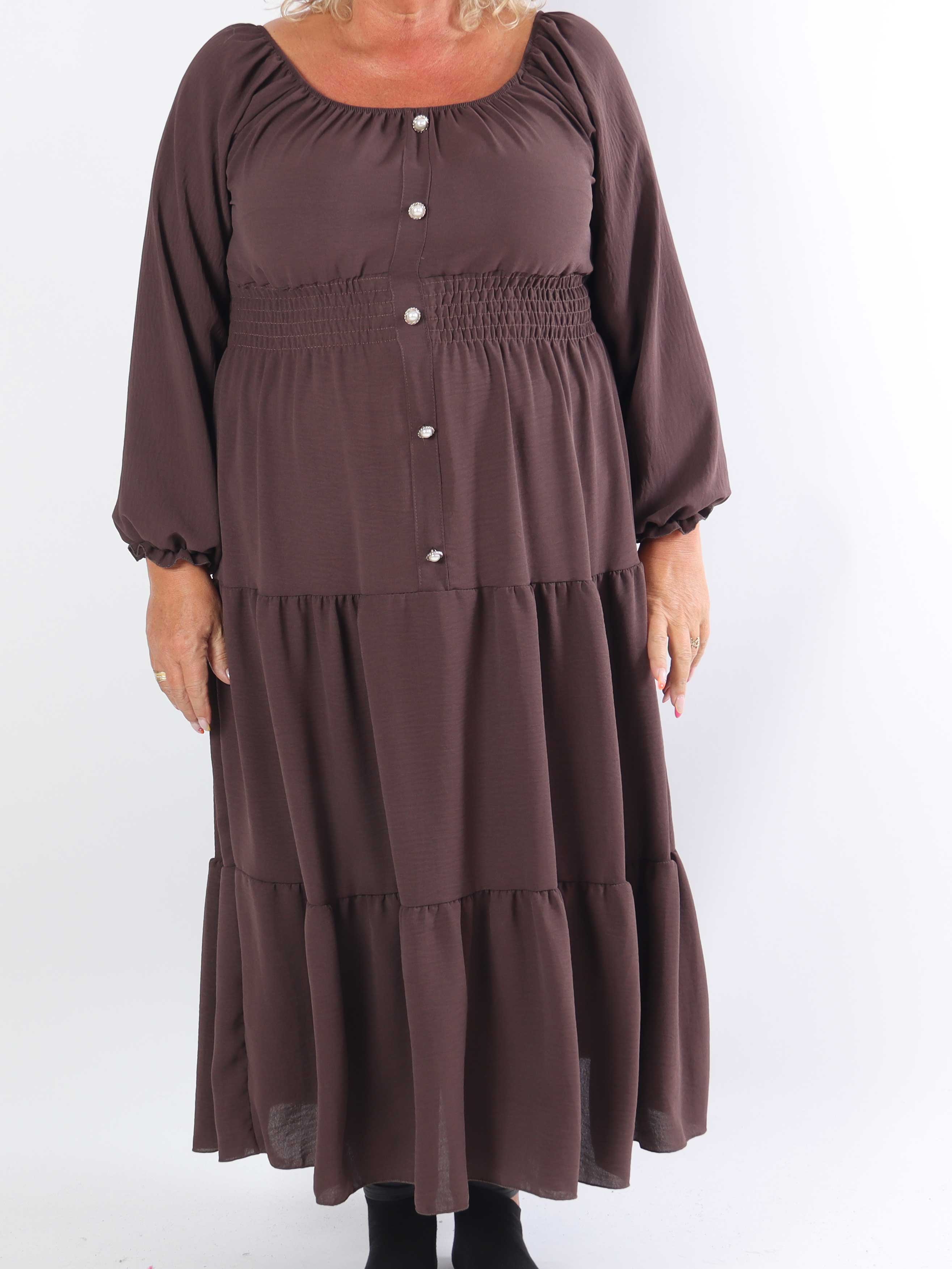 Midnight - Plus size kjole med smock i taljen og guld knapper