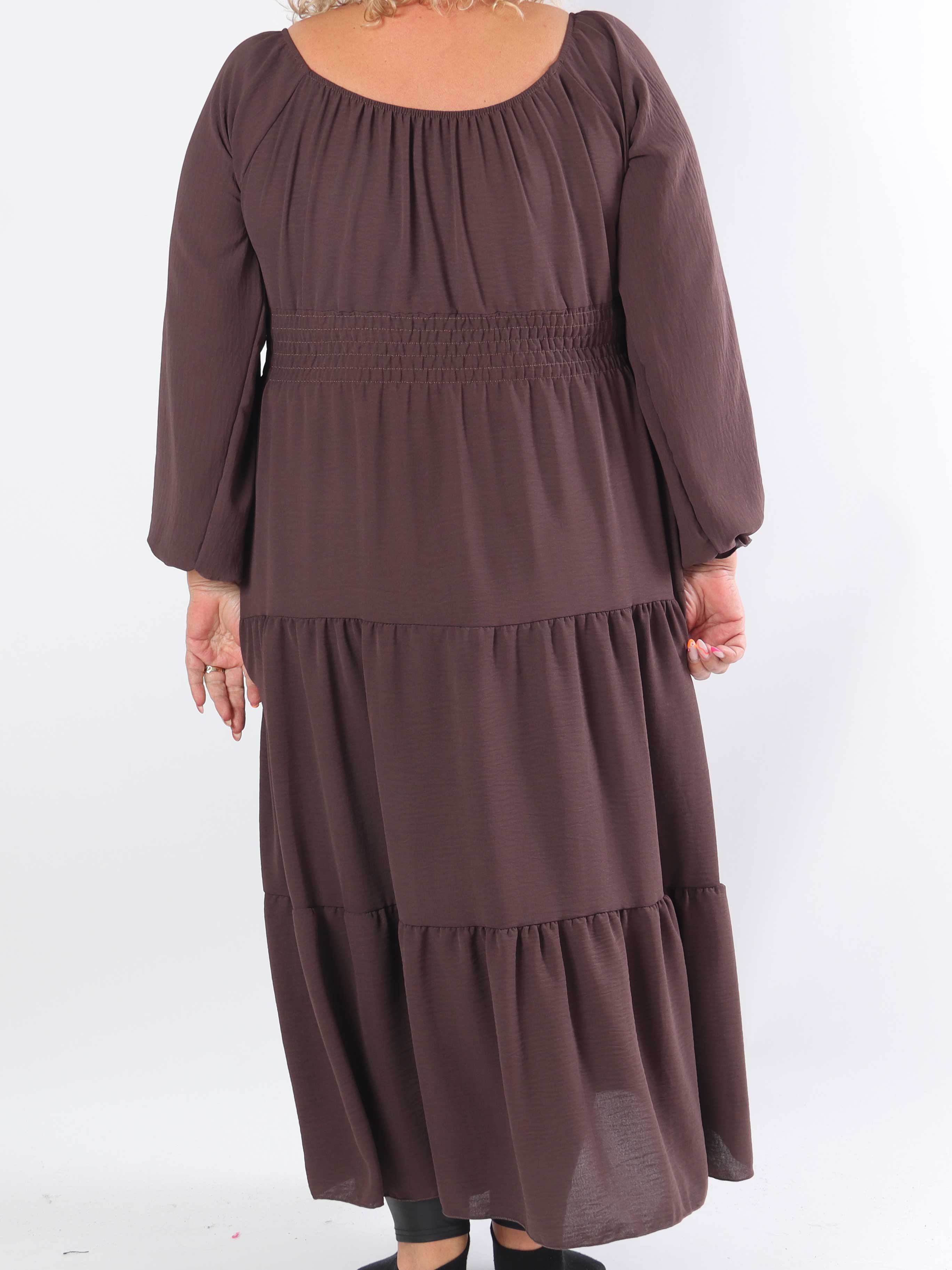Midnight - Plus size kjole med smock i taljen og guld knapper