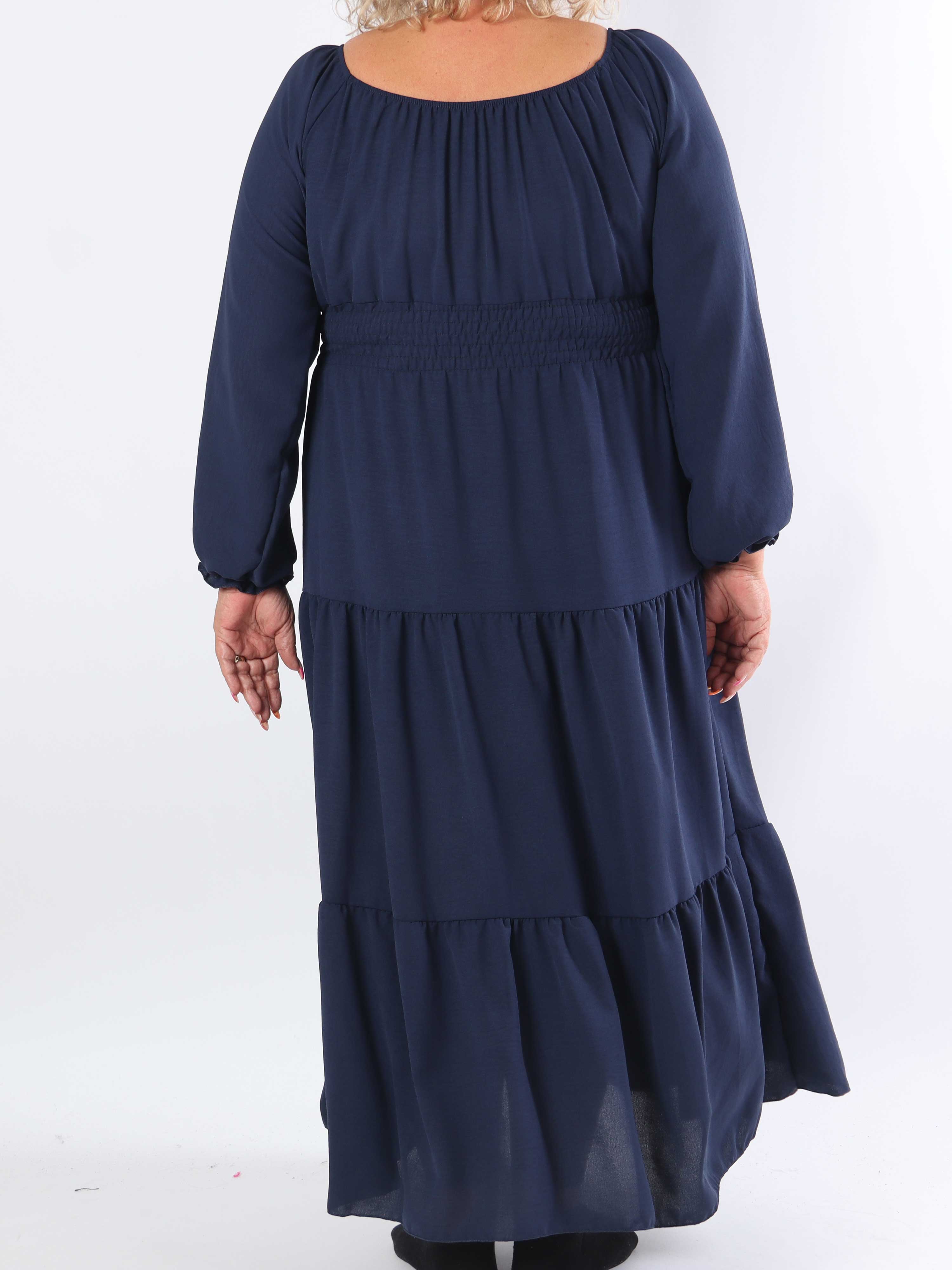 Midnight - Plus size kjole med smock i taljen og guld knapper