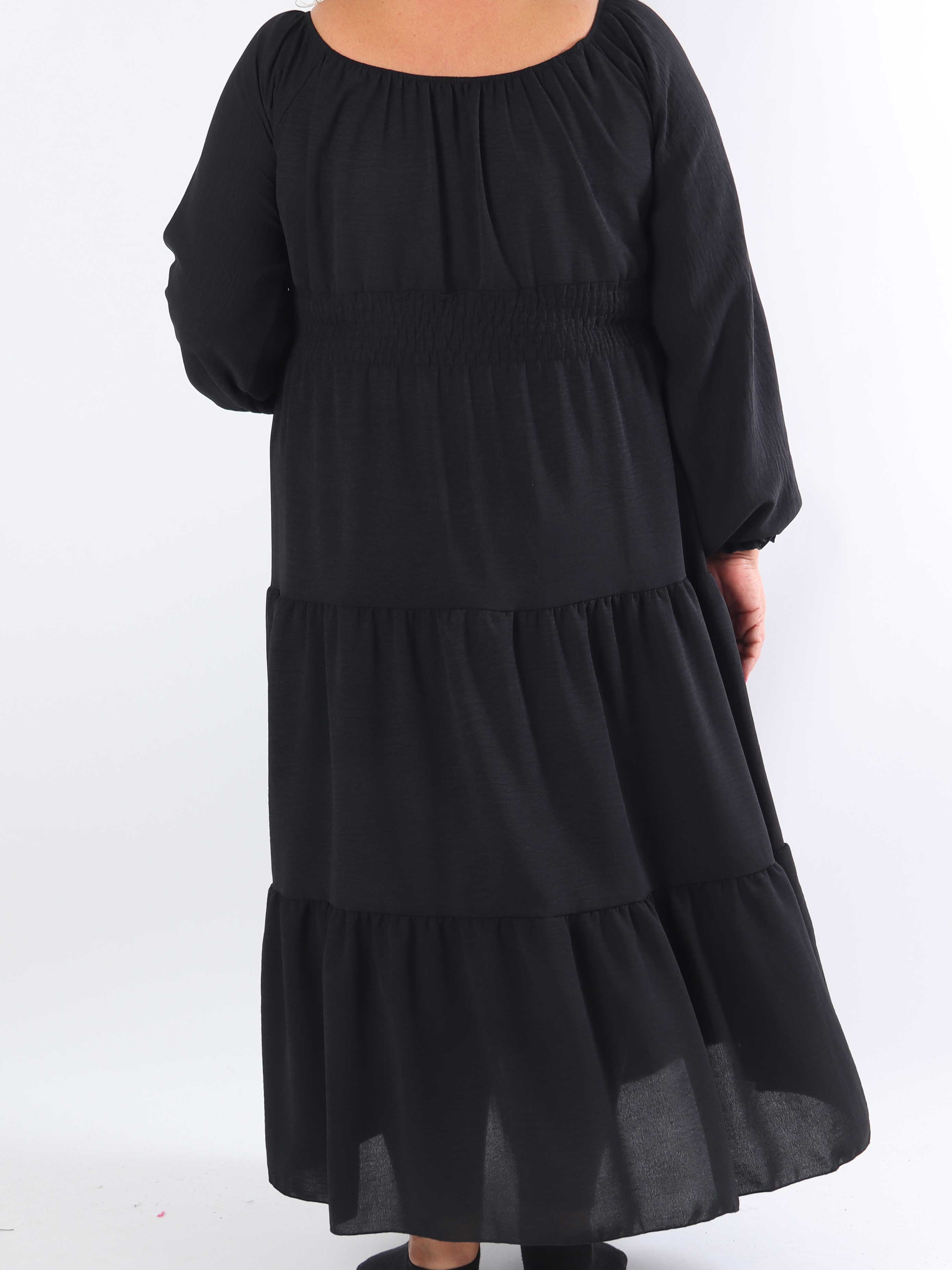 Midnight - Plus size kjole med smock i taljen og guld knapper