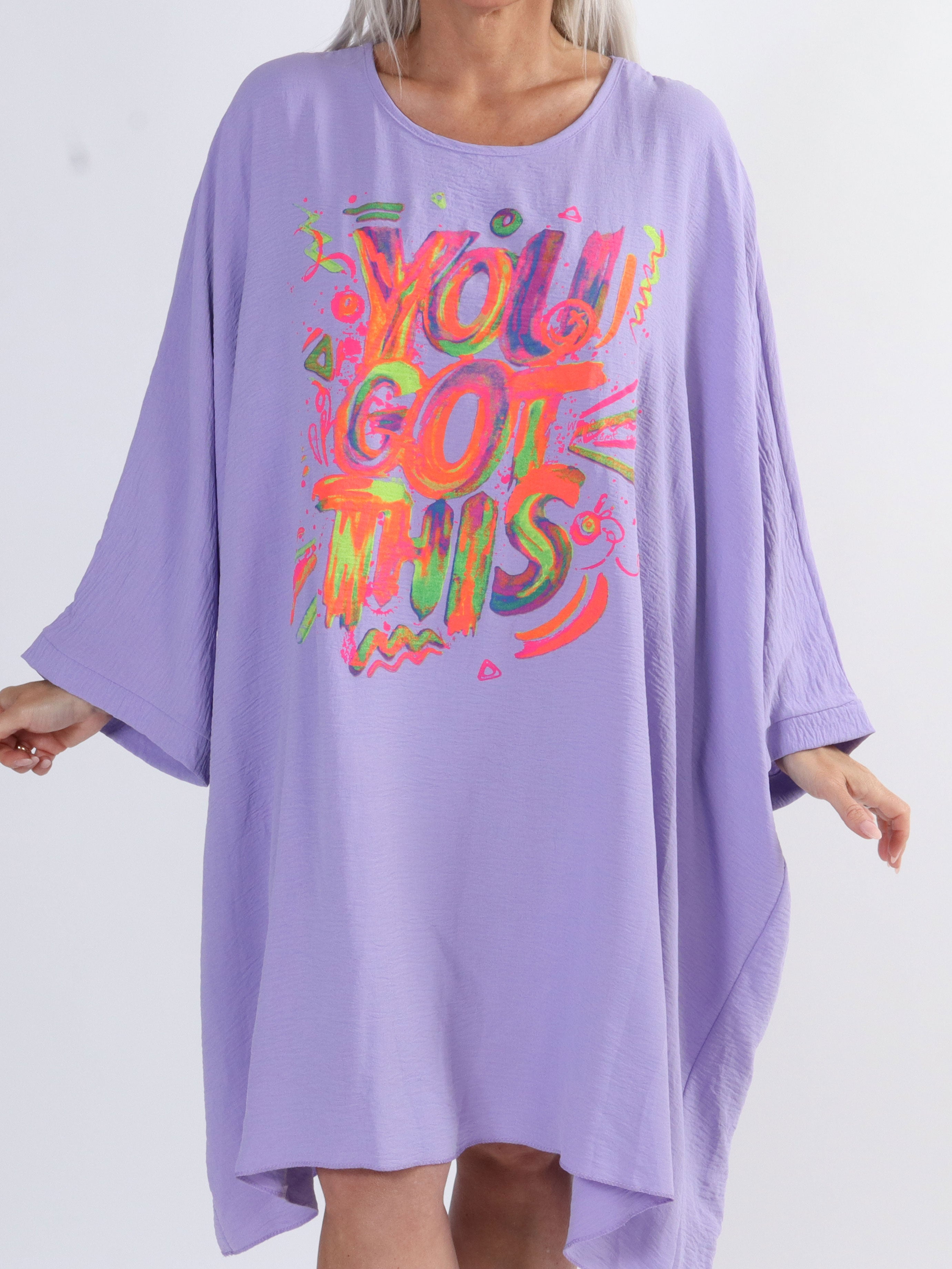 Mika - Oversize plus size kjole i viscose med motiv foran