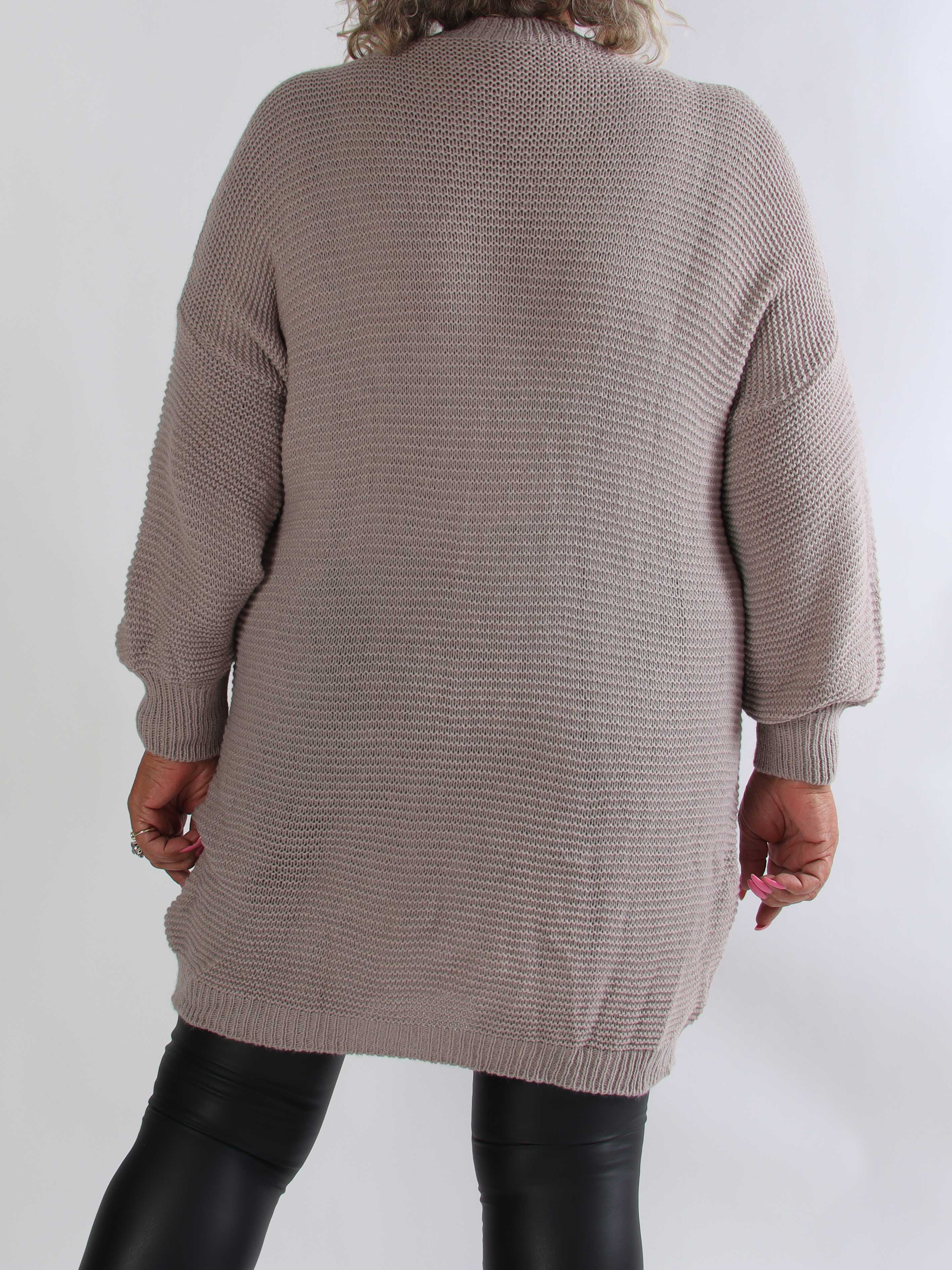 Mila - Plus size strikkjole med kabelstrik langs siderne