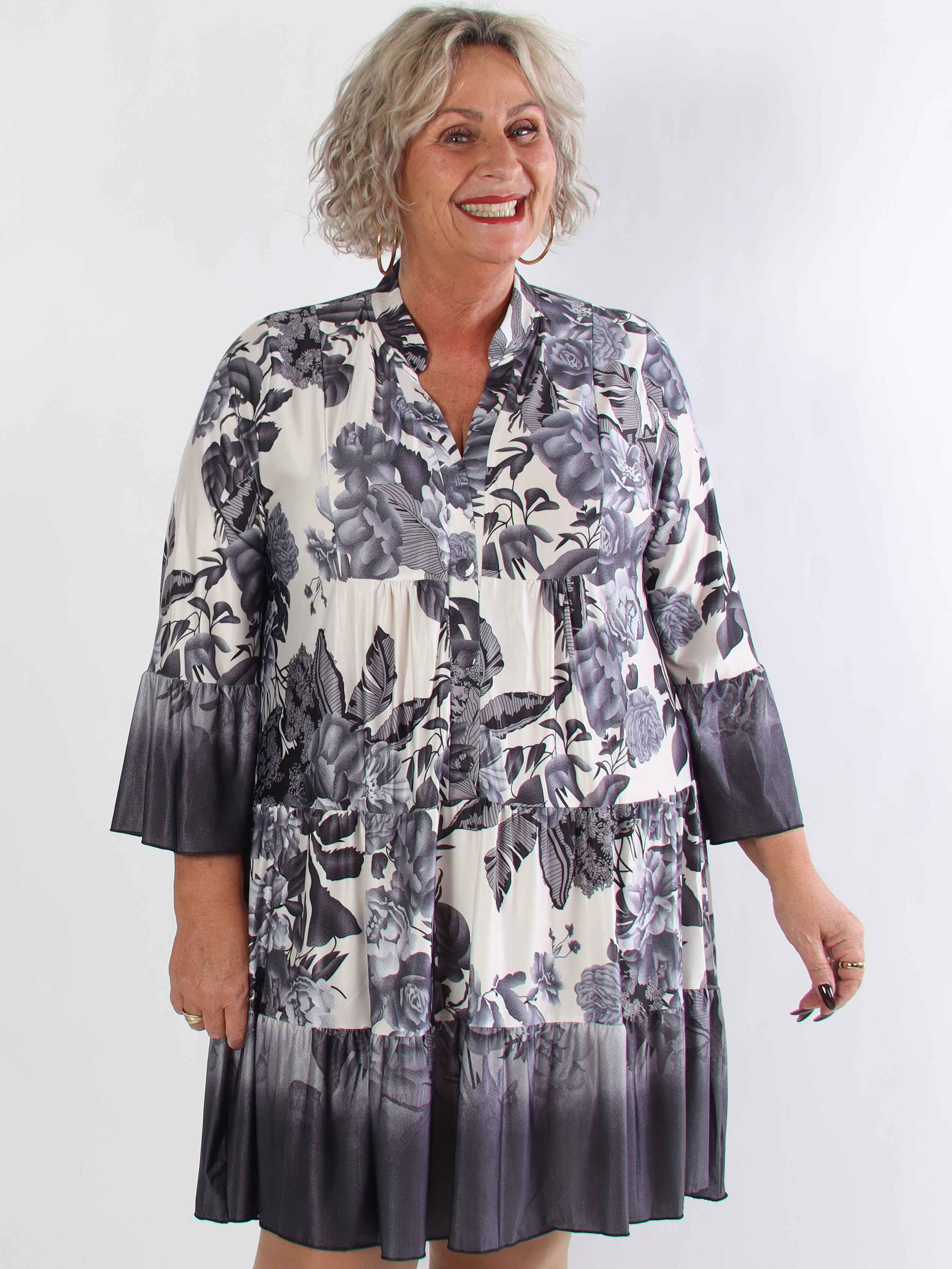 Milania Flower - Elastisk blomstret plus size kjole med flæselag