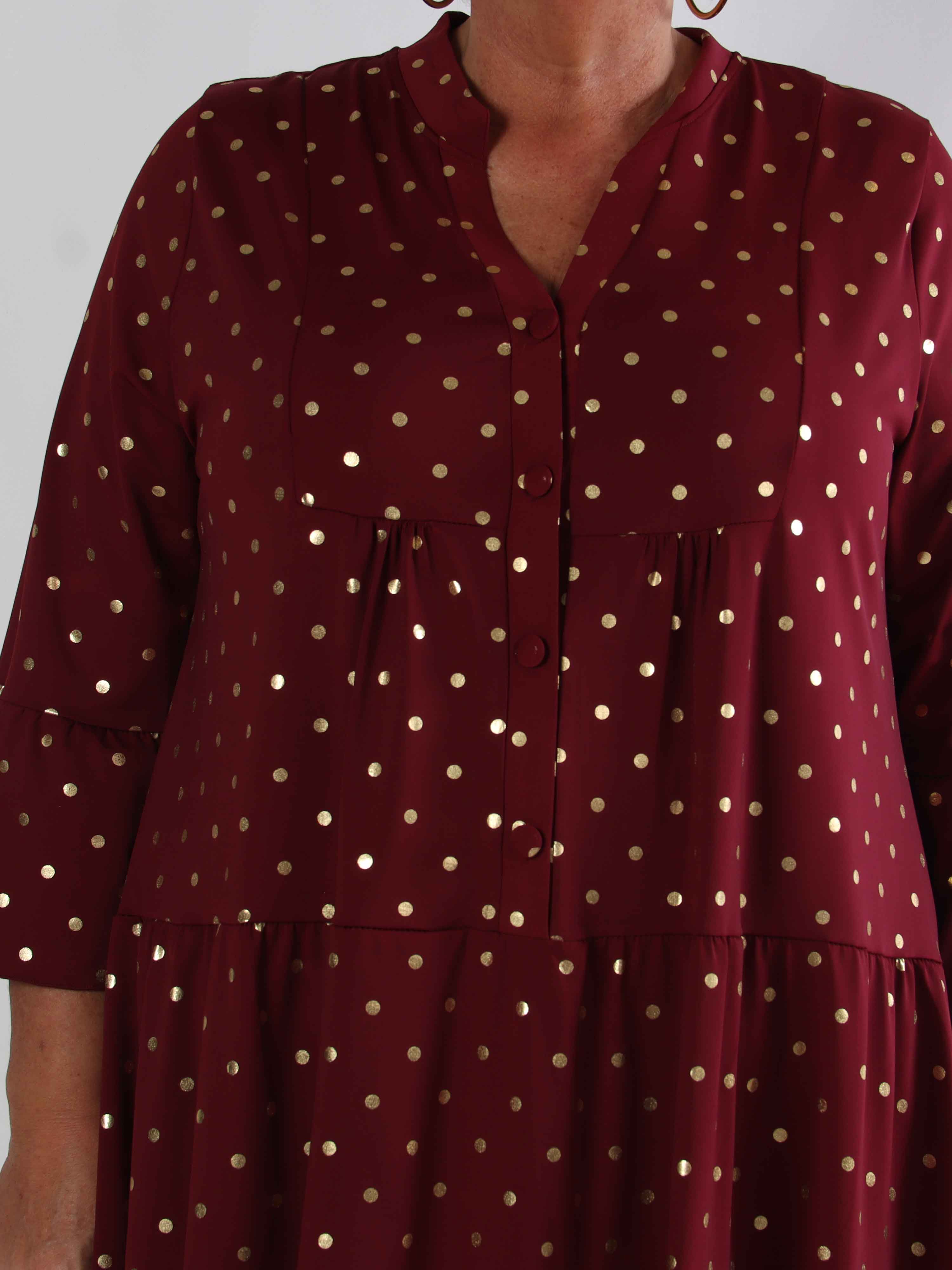 Milania Dot - Elastisk plus size kjole med guld prikker og flæselag