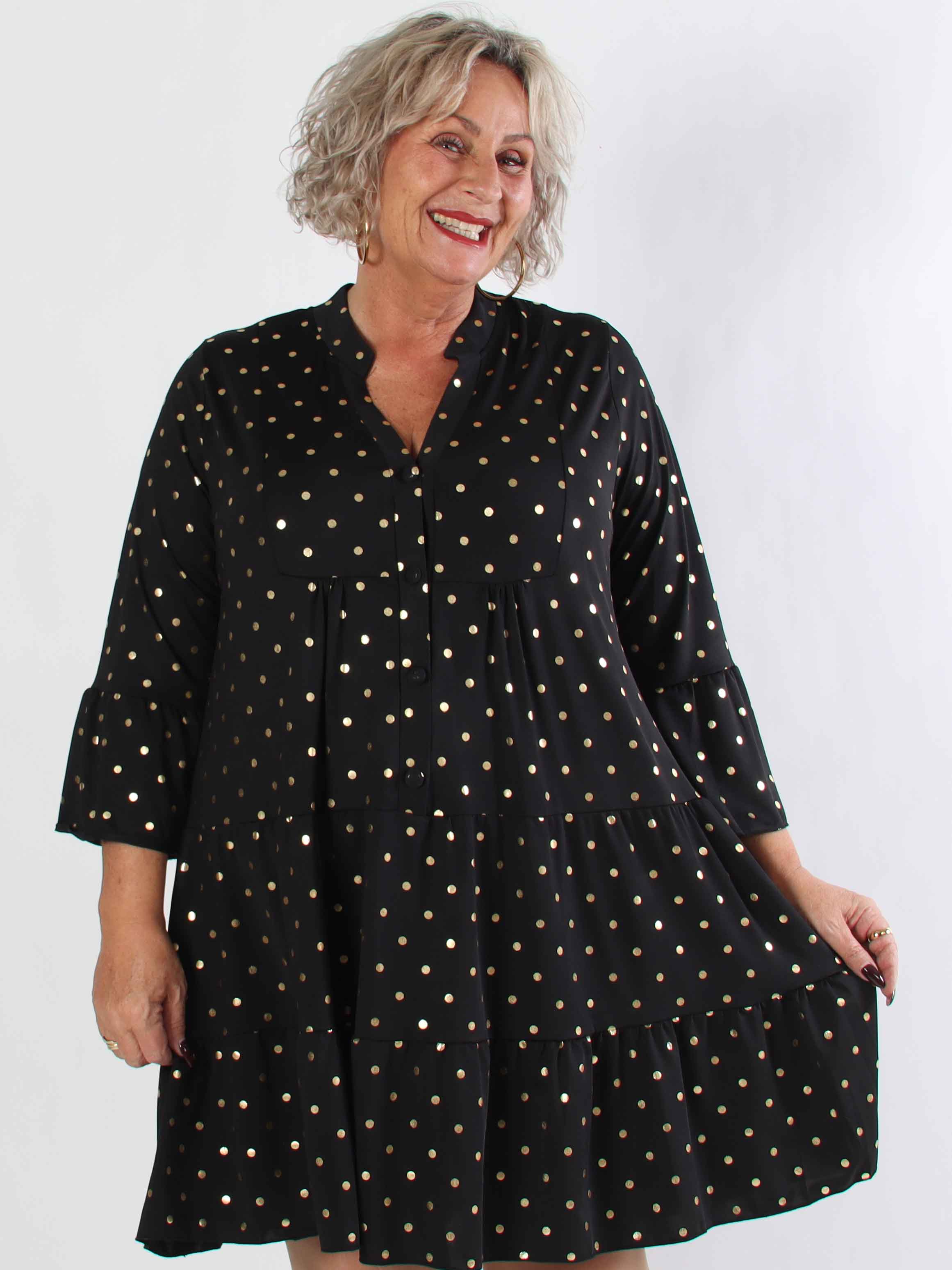 Milania Dot - Elastisk plus size kjole med guld prikker og flæselag
