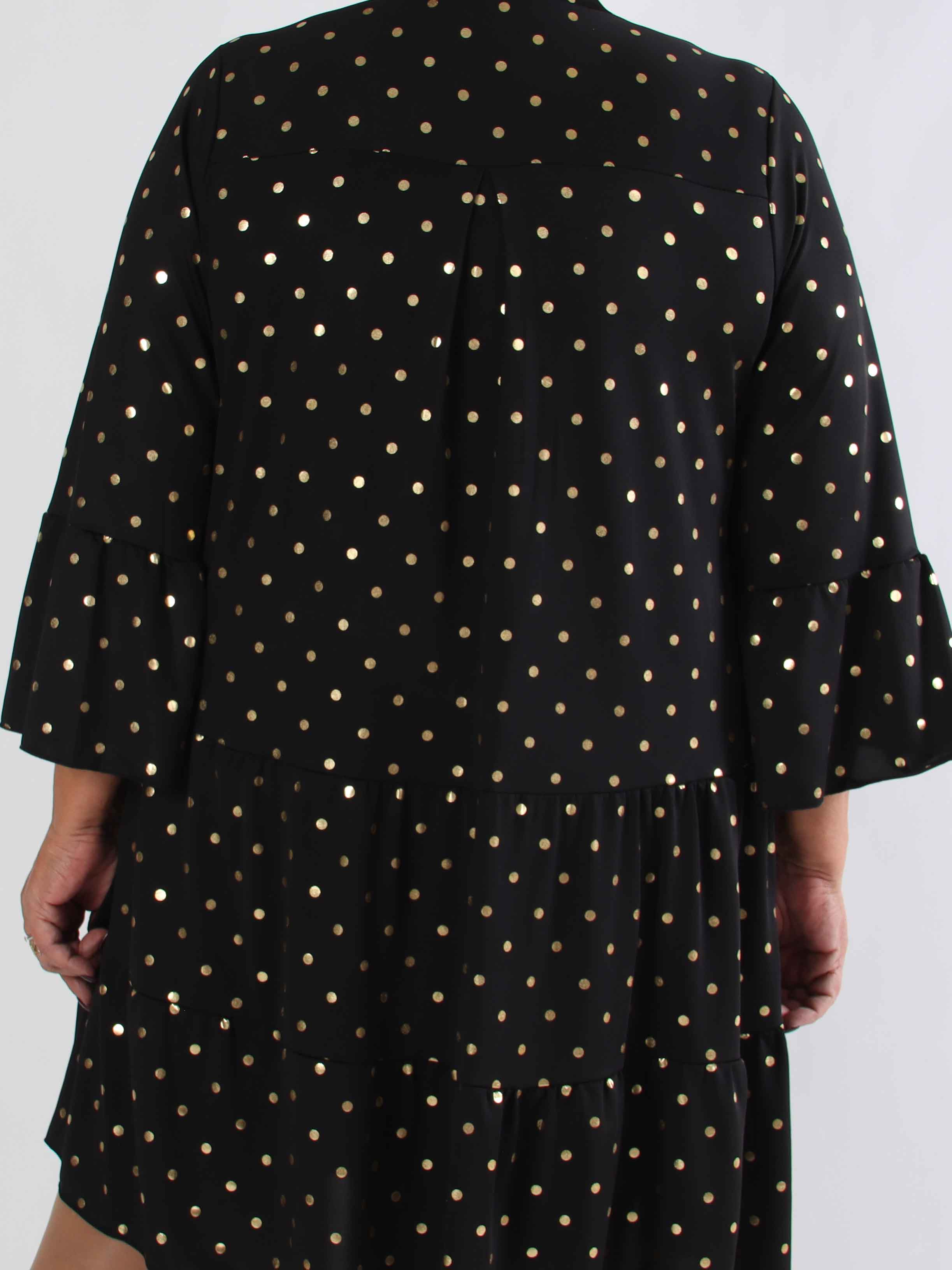 Milania Dot - Elastisk plus size kjole med guld prikker og flæselag
