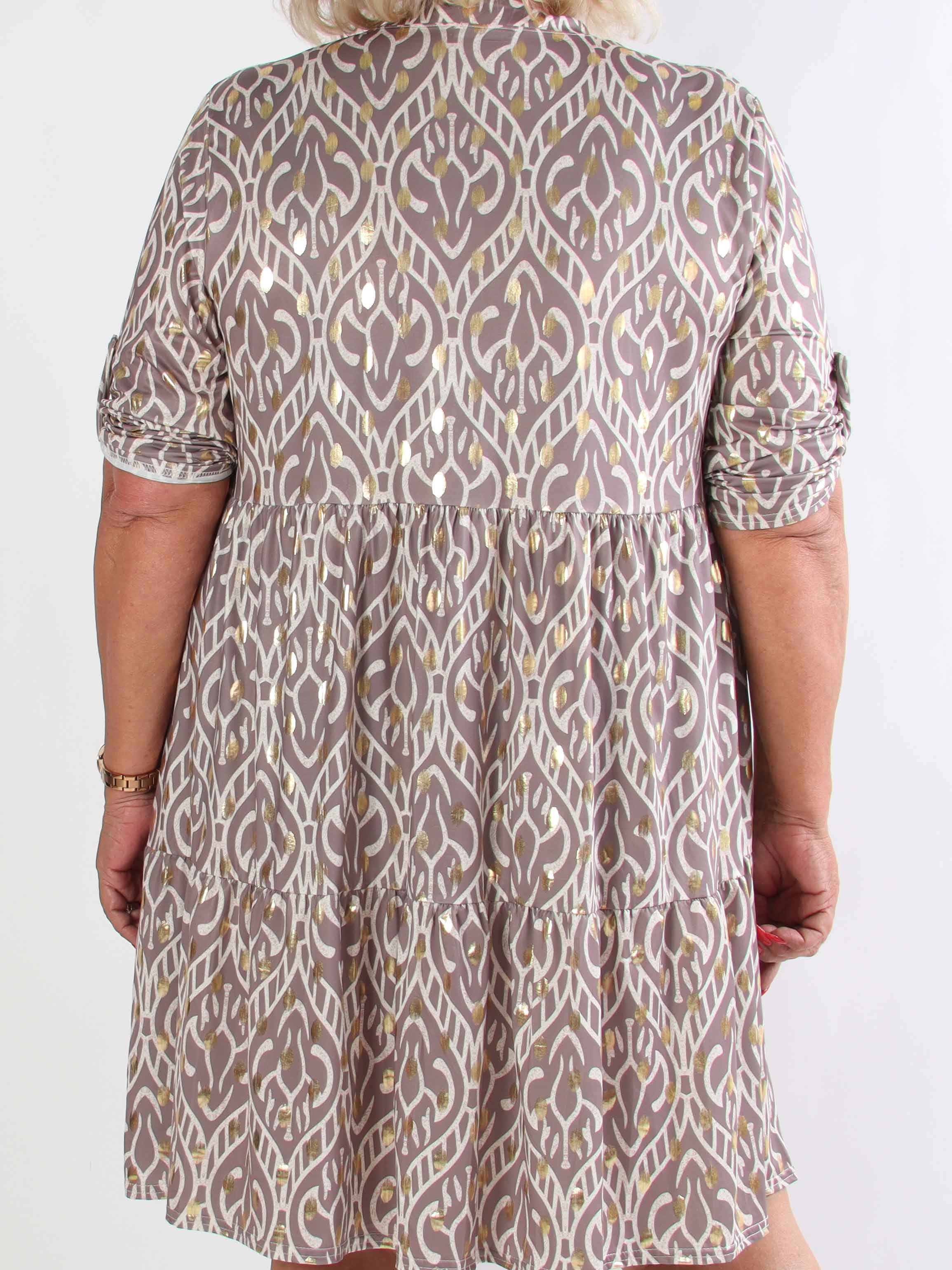 Milano Boho Midi - Mønstret plus size kjole med guld dutter og lag på lag look