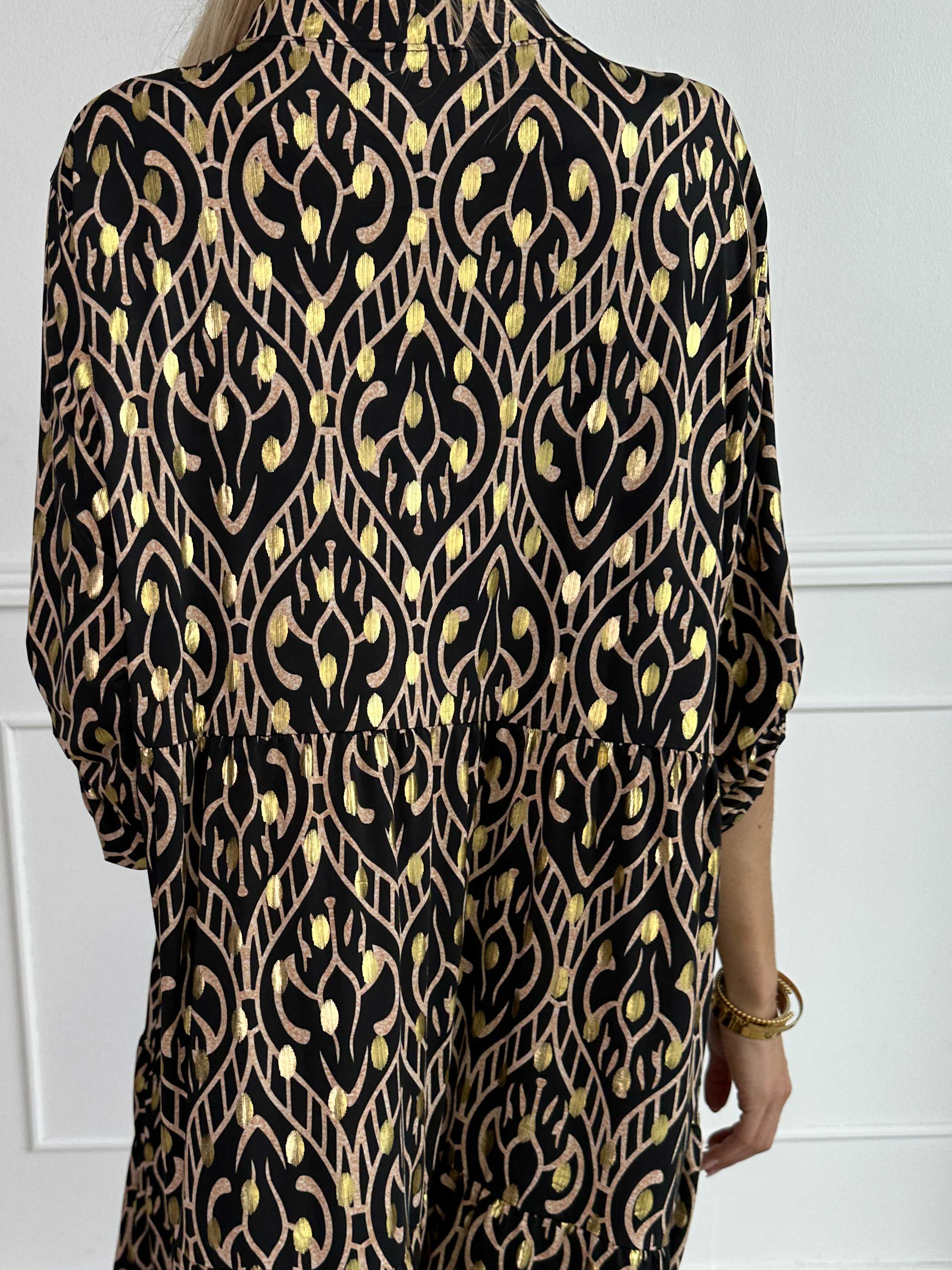 Milano Boho Midi - Mønstret kjole med guld dutter og lag på lag look