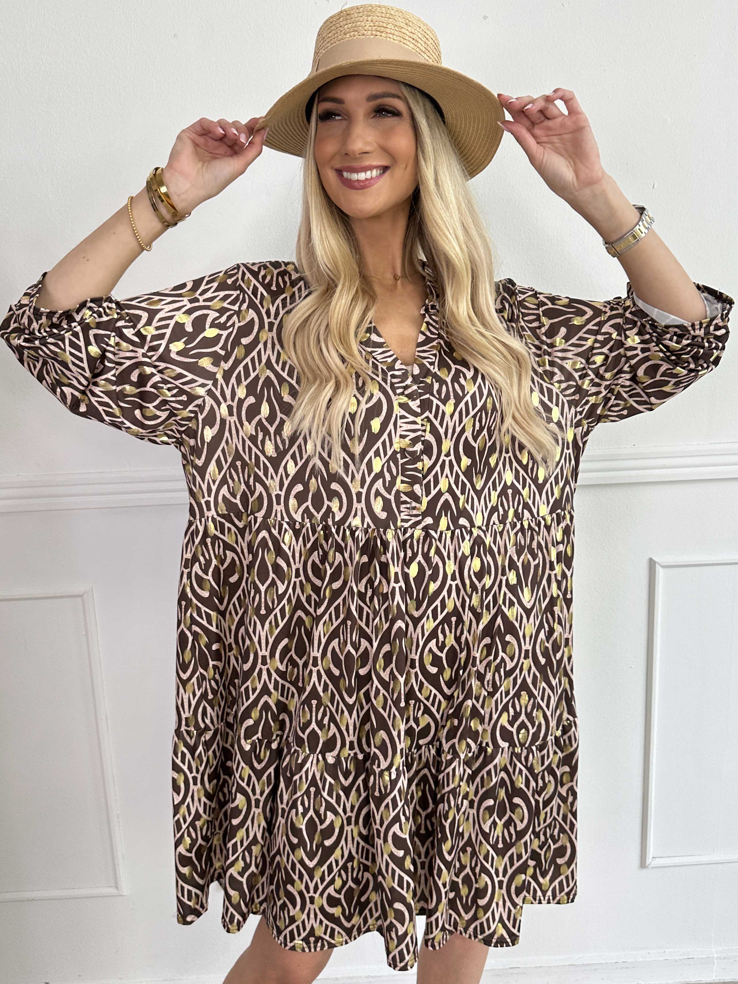 Milano Boho Midi - Mønstret kjole med guld dutter og lag på lag look