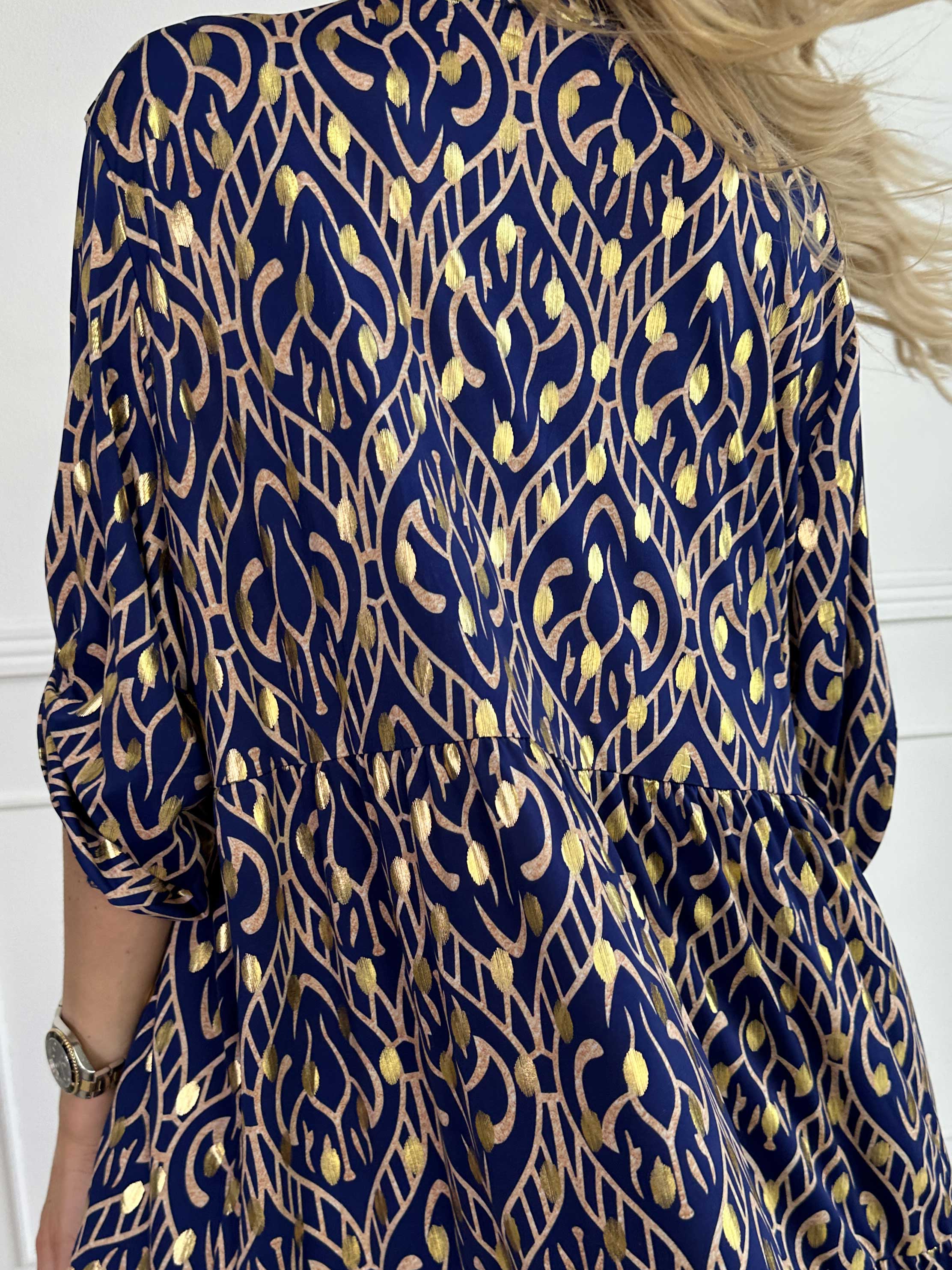 Milano Boho Midi - Mønstret kjole med guld dutter og lag på lag look