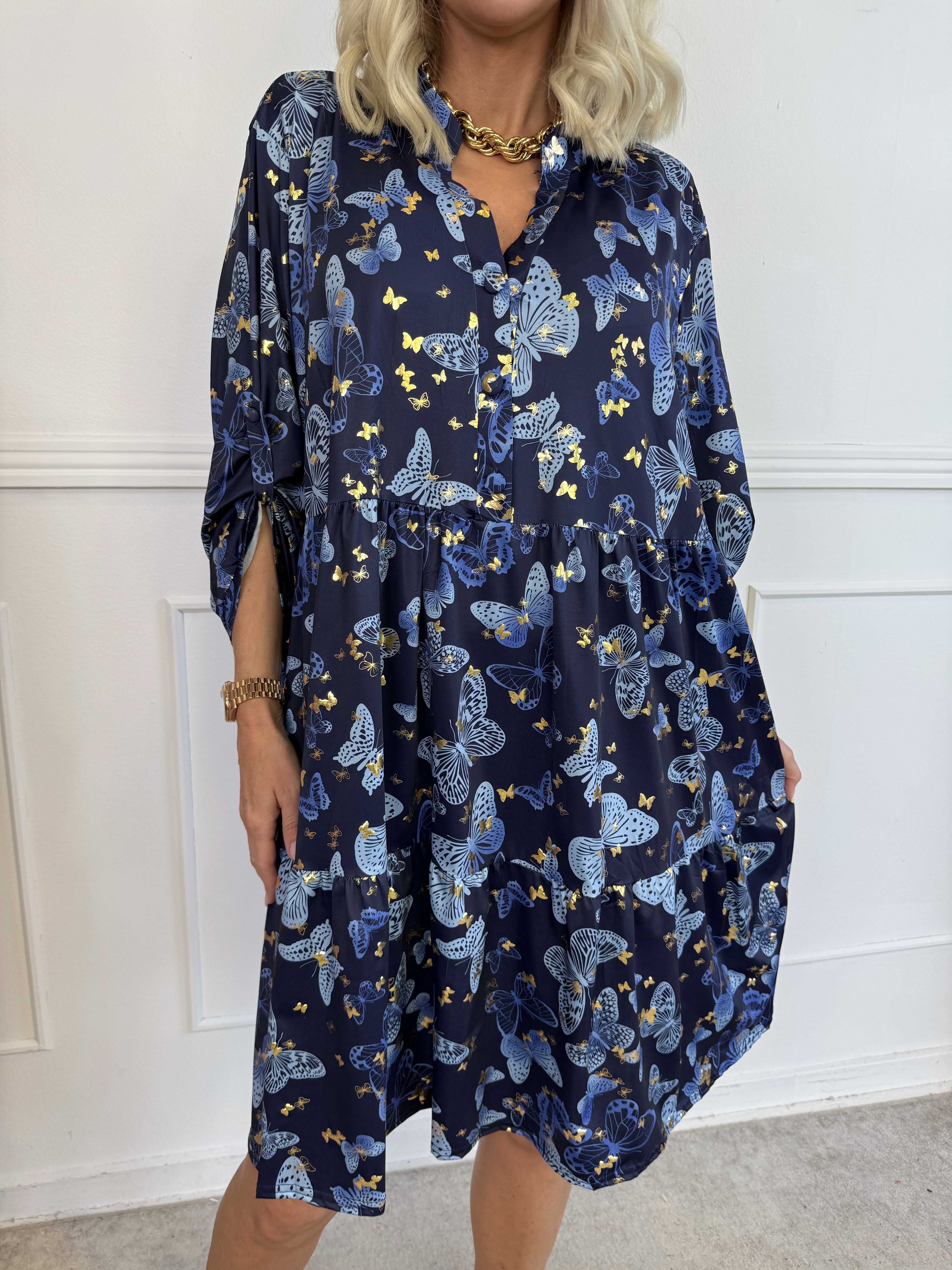 Milano Butterfly Midi - Elastisk kjole med sødt sommerfugleprint og A-facon