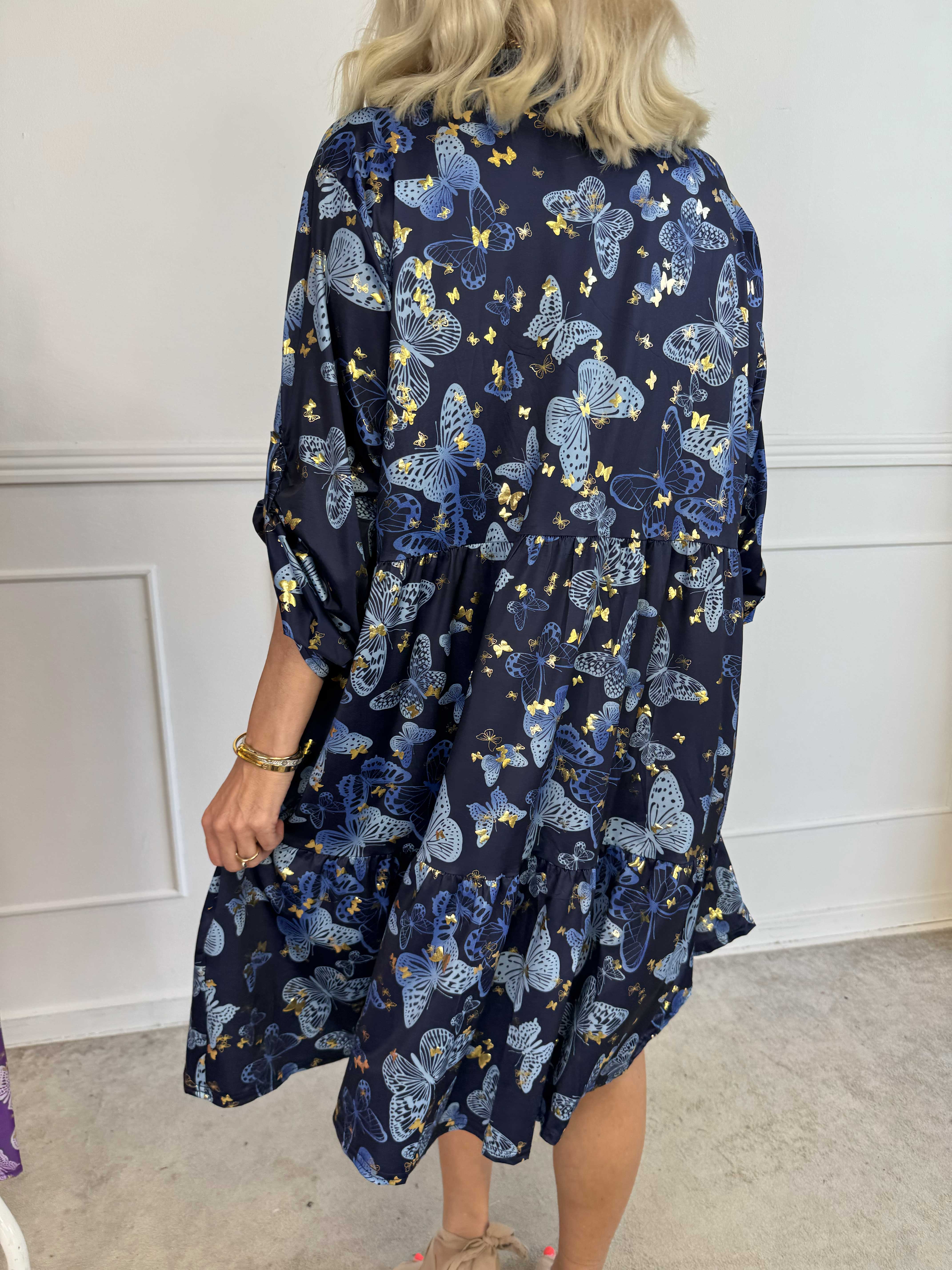Milano Butterfly Midi - Elastisk kjole med sødt sommerfugleprint og A-facon