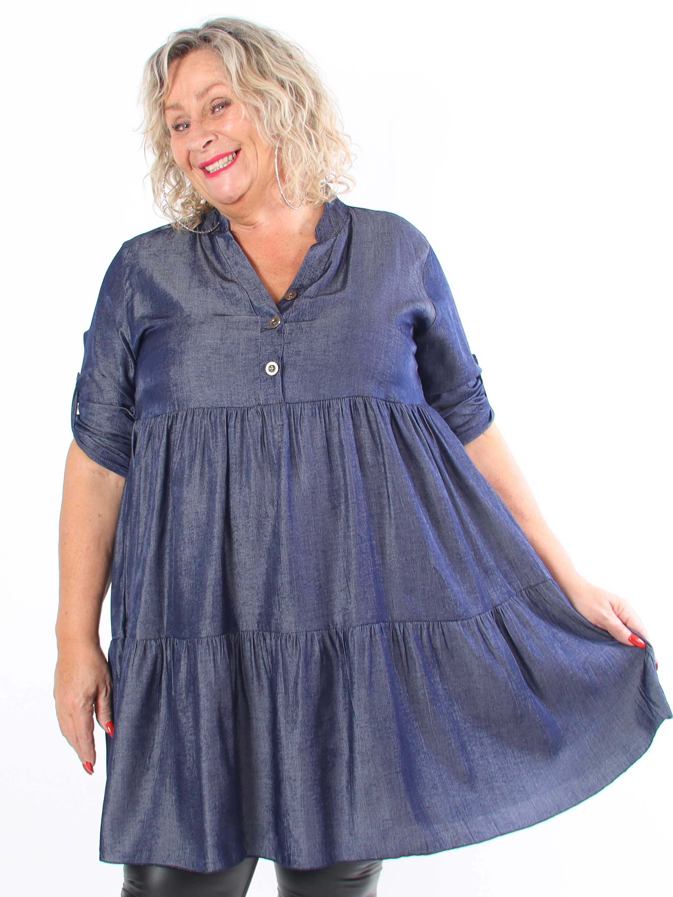 Milano Denim Midi - Plus size kjole i viskose med lag på lag look