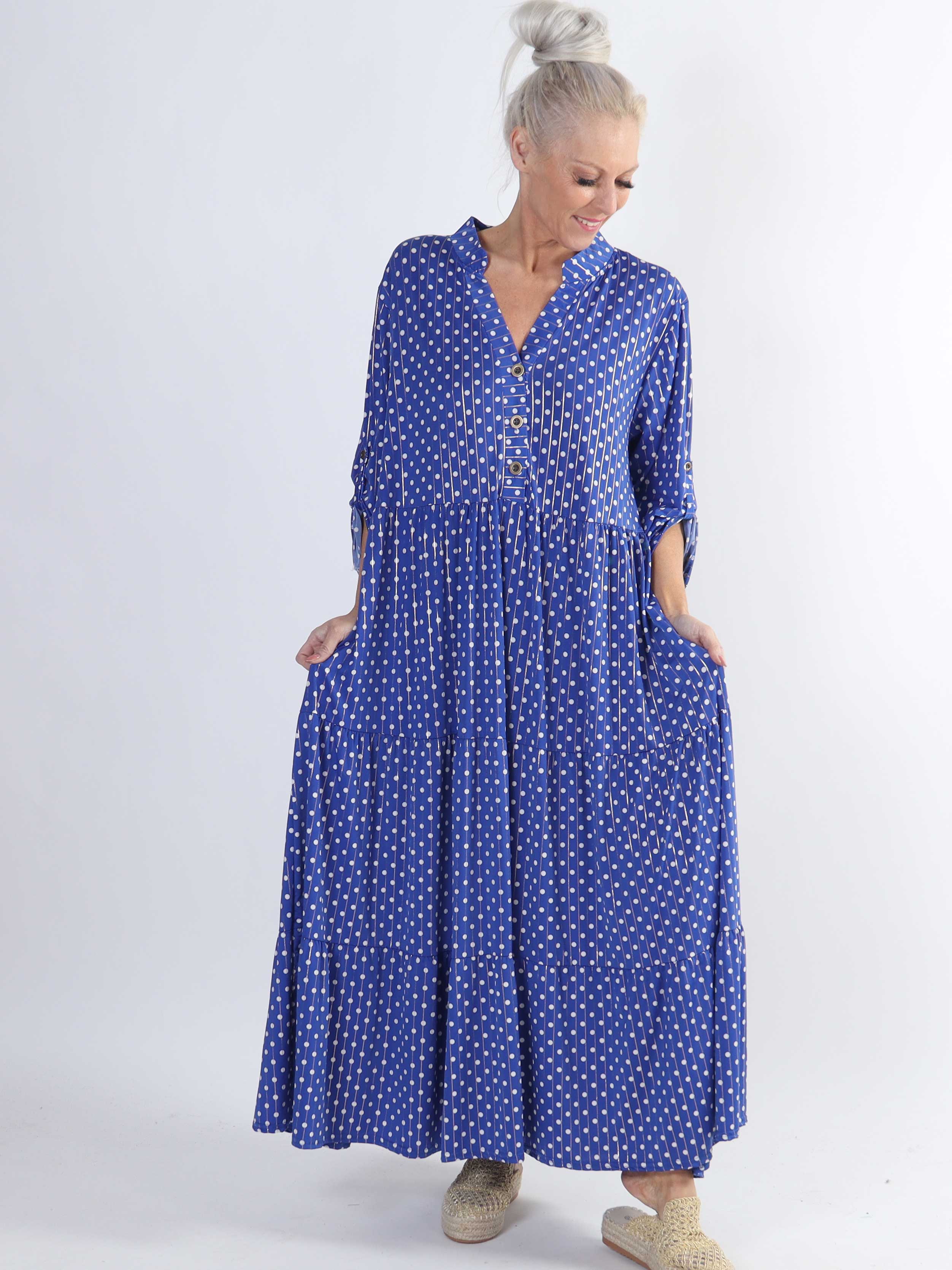 Milano Dot - Lang plus size kjole med prikker og lag på lag look