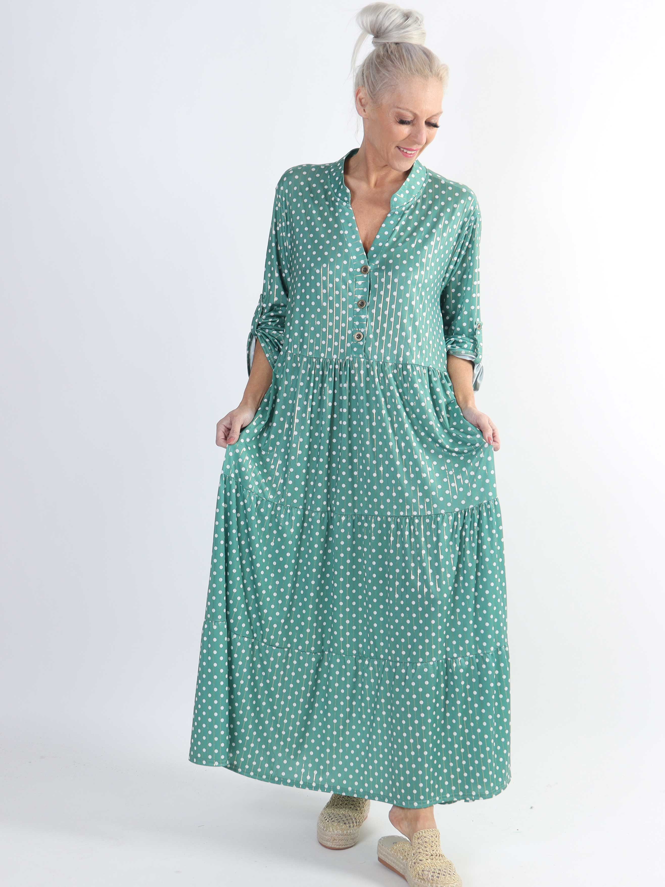 Milano Dot - Lang plus size kjole med prikker og lag på lag look