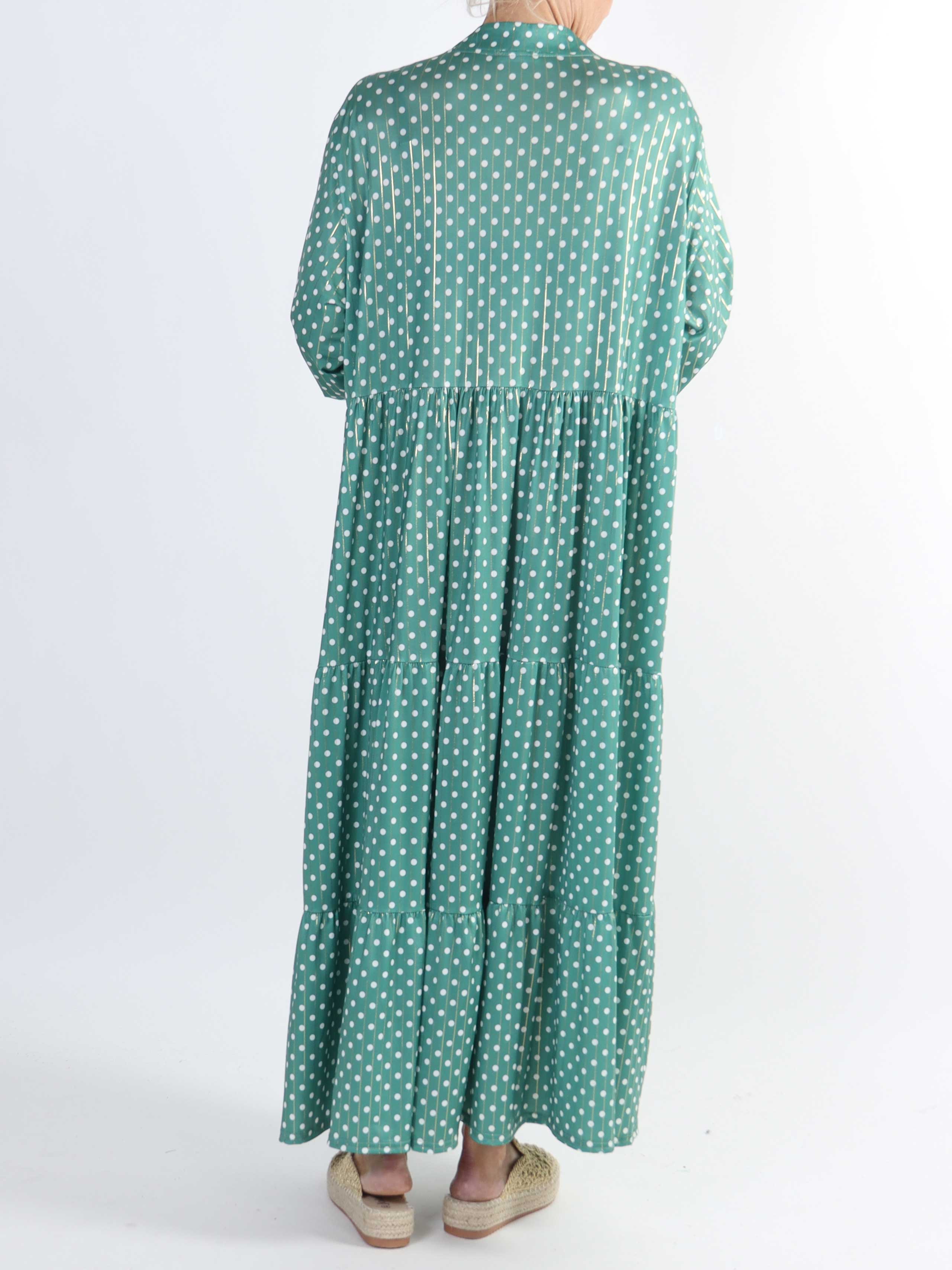 Milano Dot - Lang plus size kjole med prikker og lag på lag look