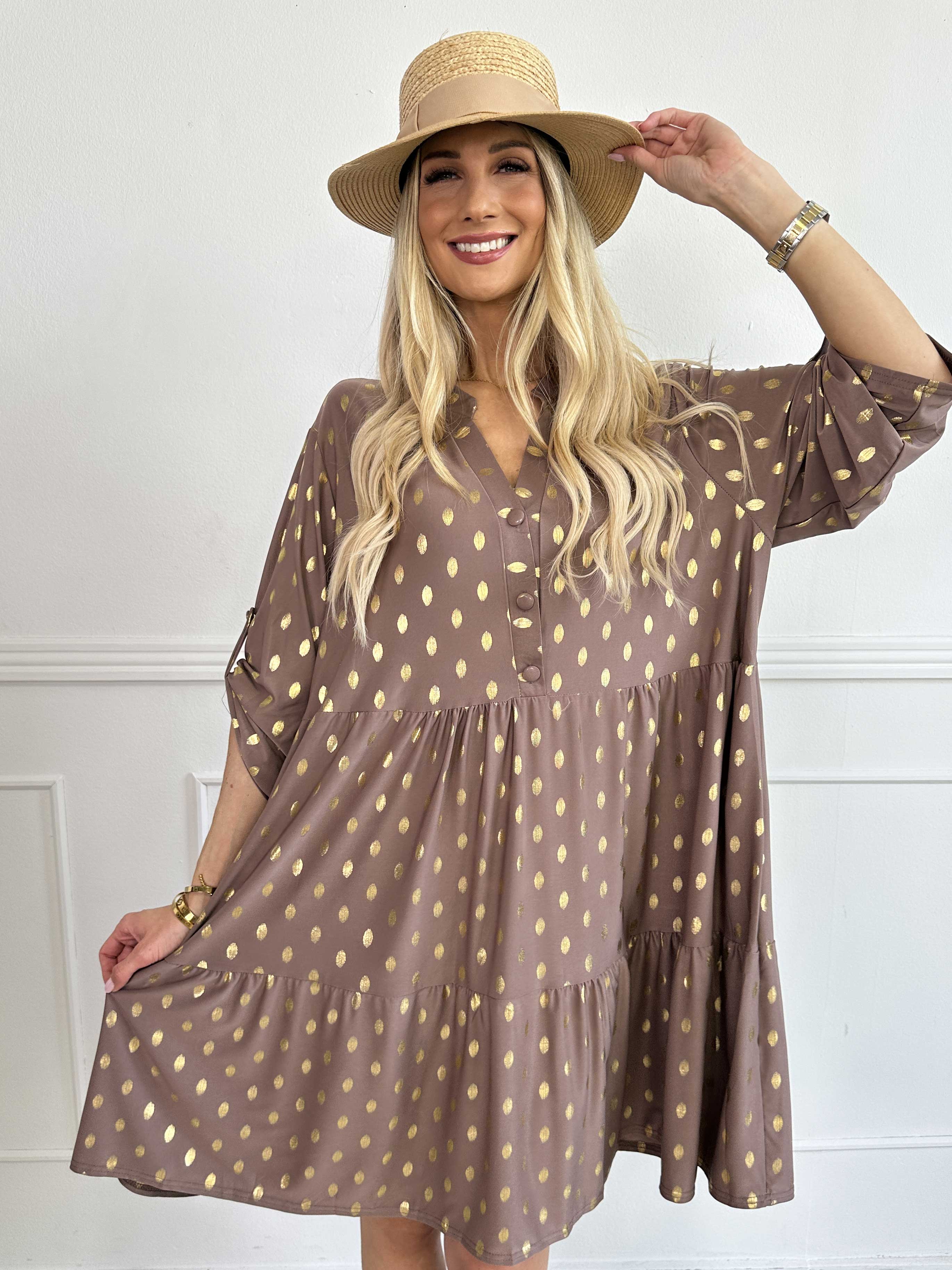 Milano Gold Midi - Elastisk kjole med guld dutter og lag på lag look