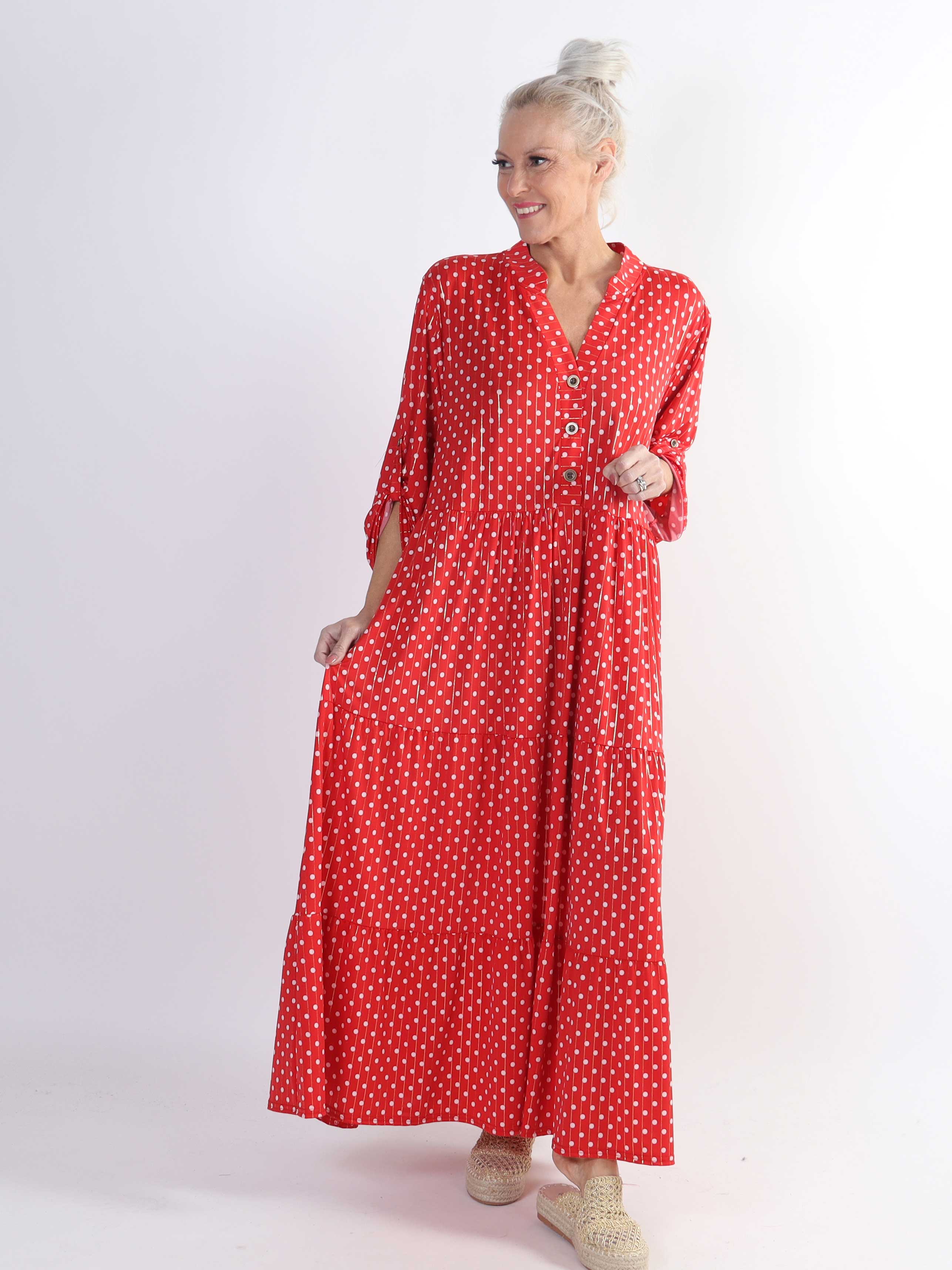 Milano Dot - Lang plus size kjole med prikker og lag på lag look