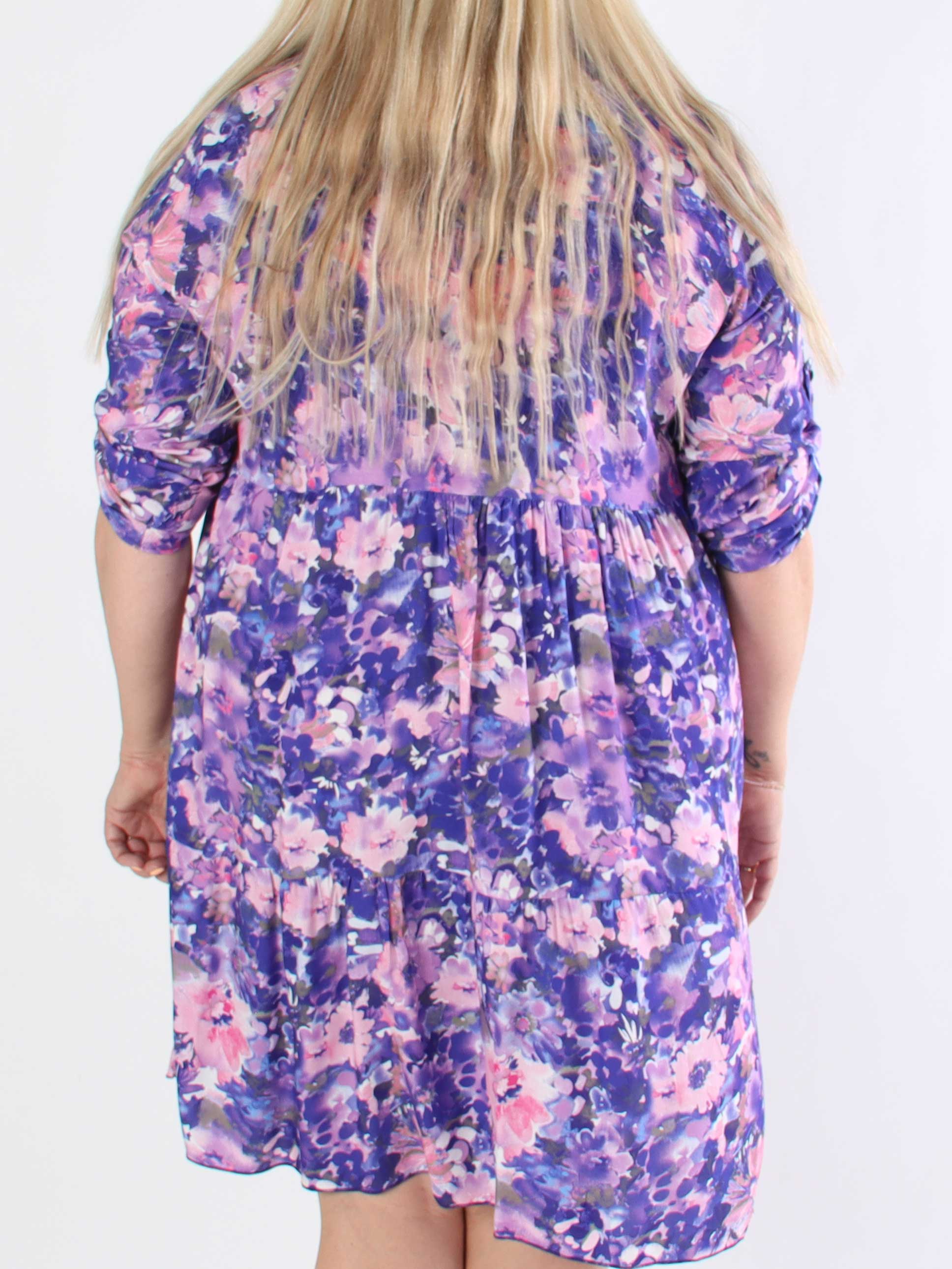Milano Floral Viscose Midi - Plus size kjole i viskose med blomsterprint
