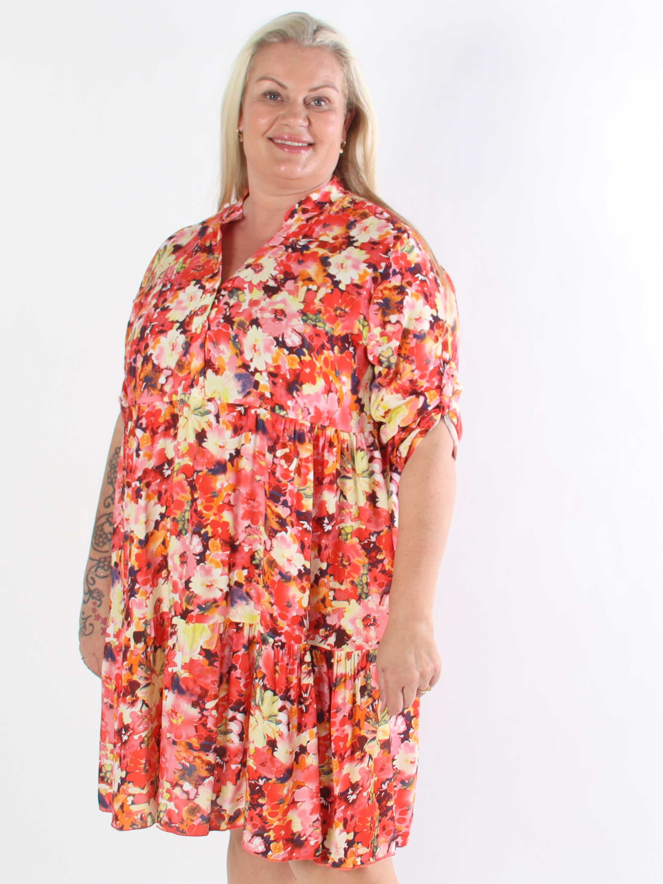 Milano Floral Viscose Midi - Plus size kjole i viskose med blomsterprint