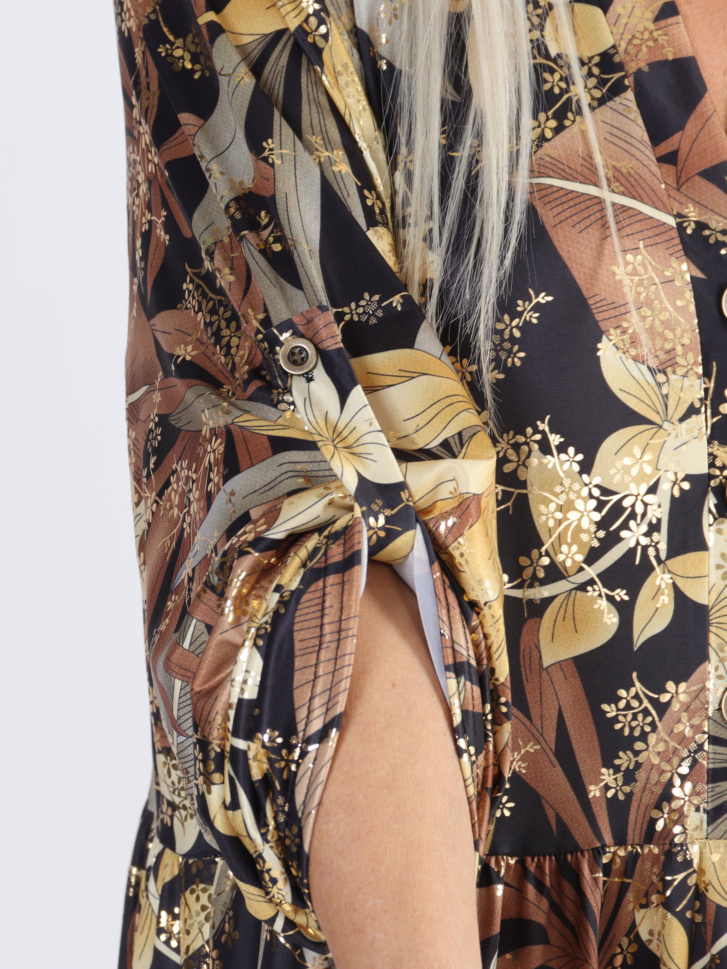 Milano Gold Flower - Lang plus size kjole med lag på lag look