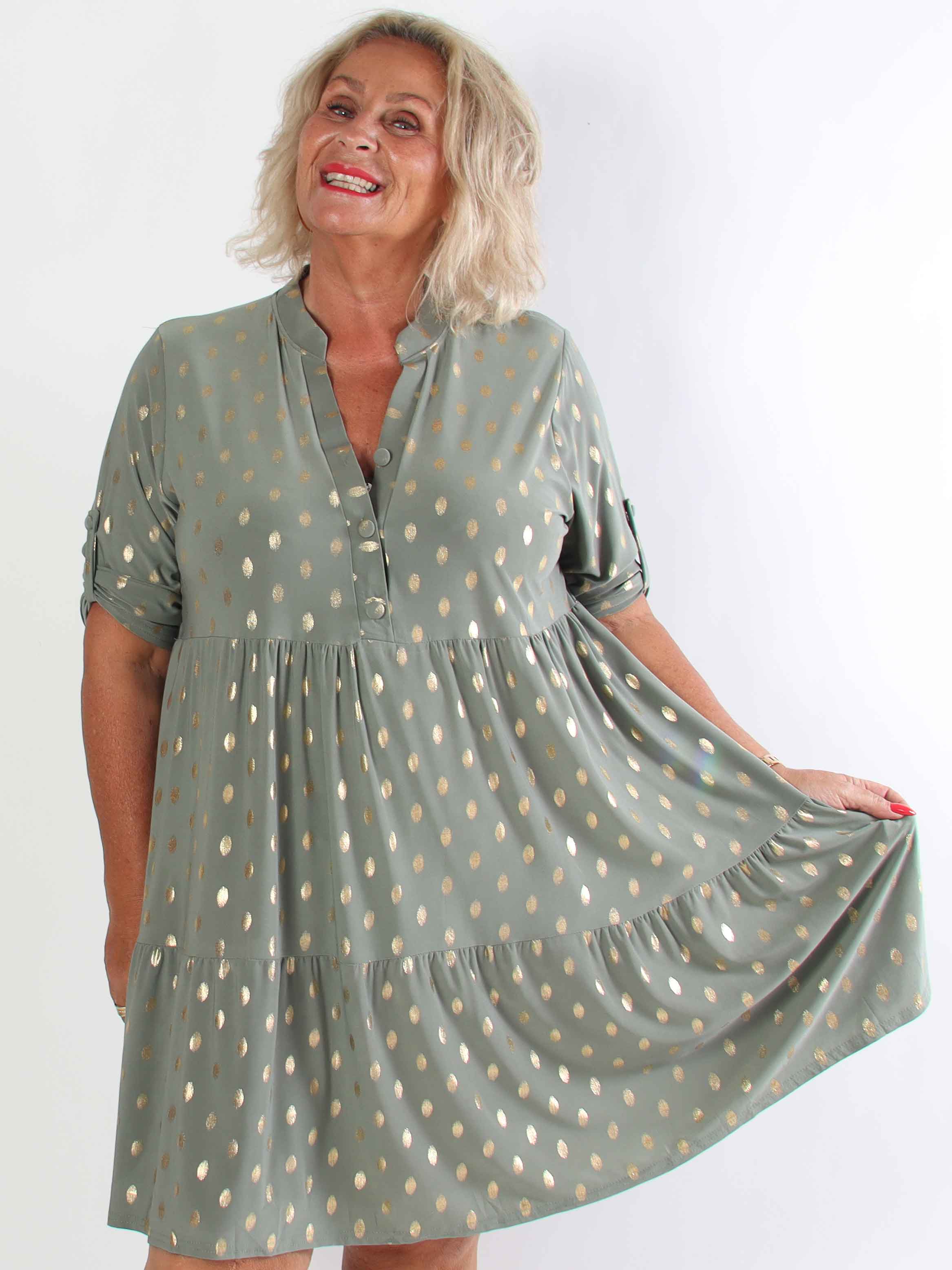 Milano Gold Midi - Plus size kjole med guld dutter og lag på lag look