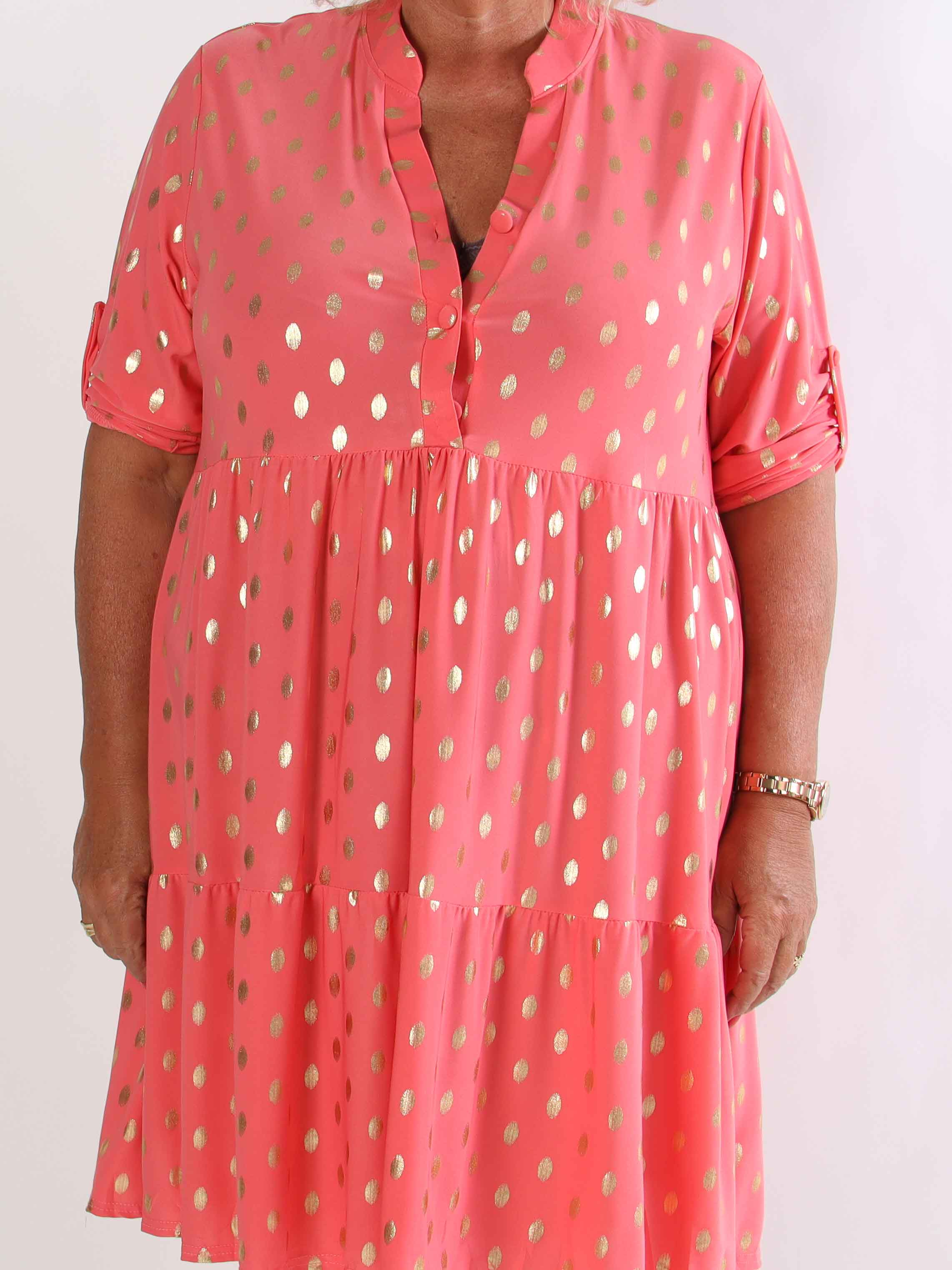 Milano Gold Midi - Plus size kjole med guld dutter og lag på lag look