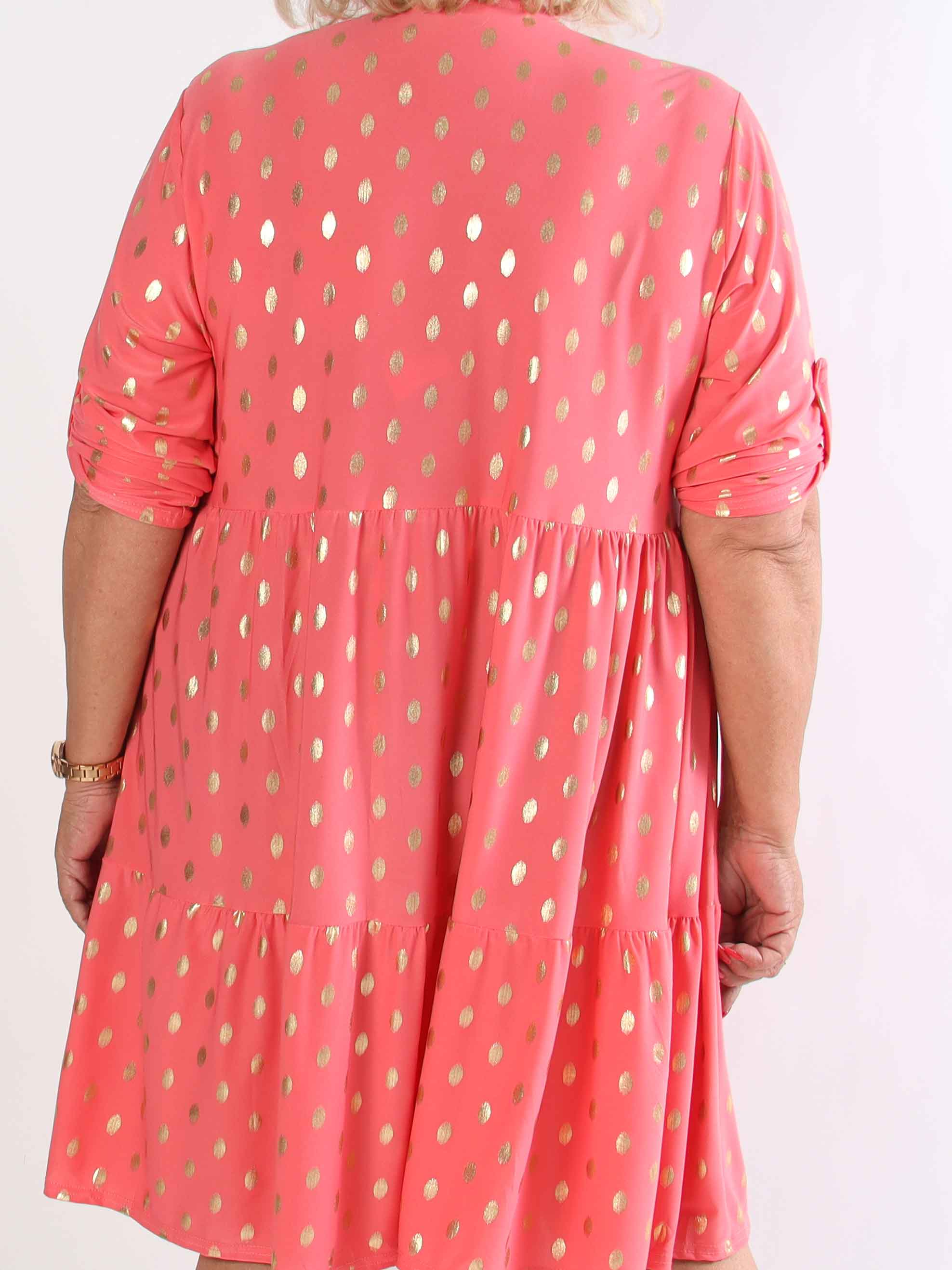 Milano Gold Midi - Plus size kjole med guld dutter og lag på lag look