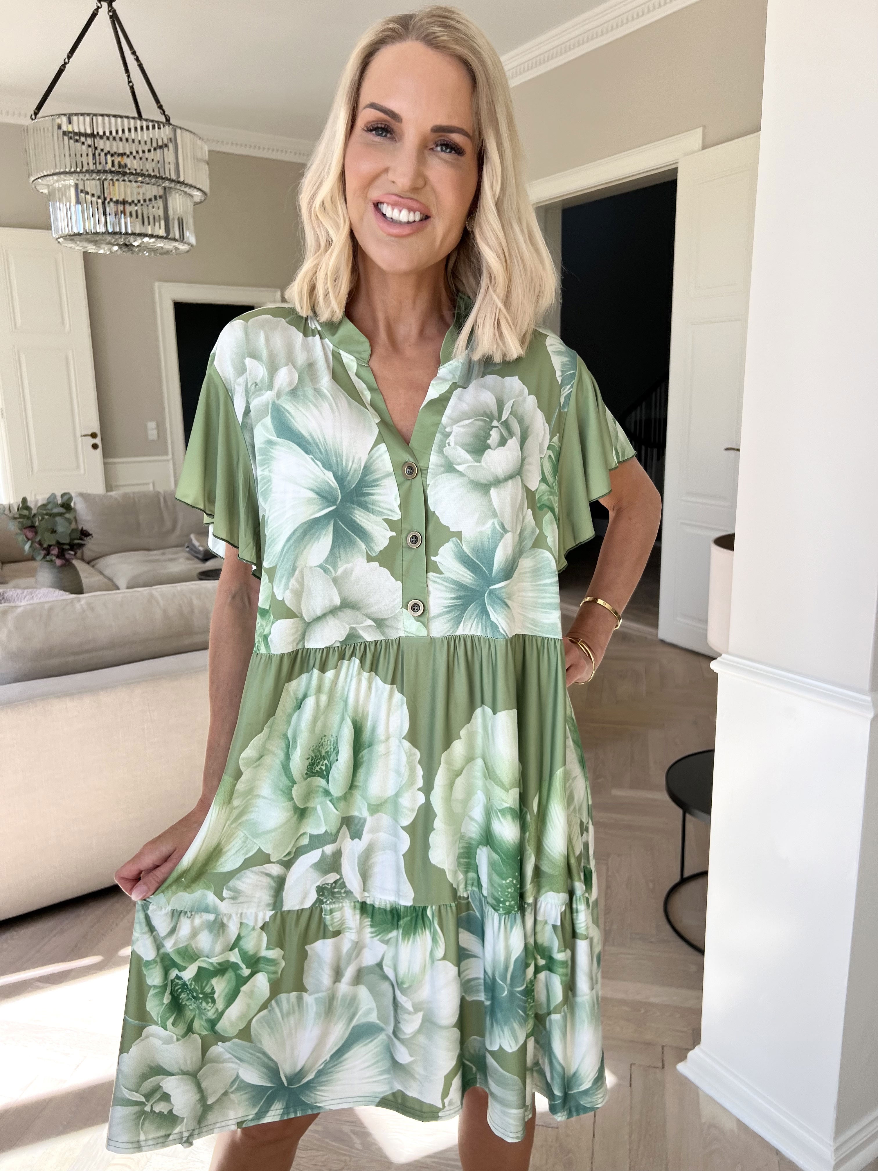 Milano Peony Midi S/S - Blomstret kjole med lag på lag look