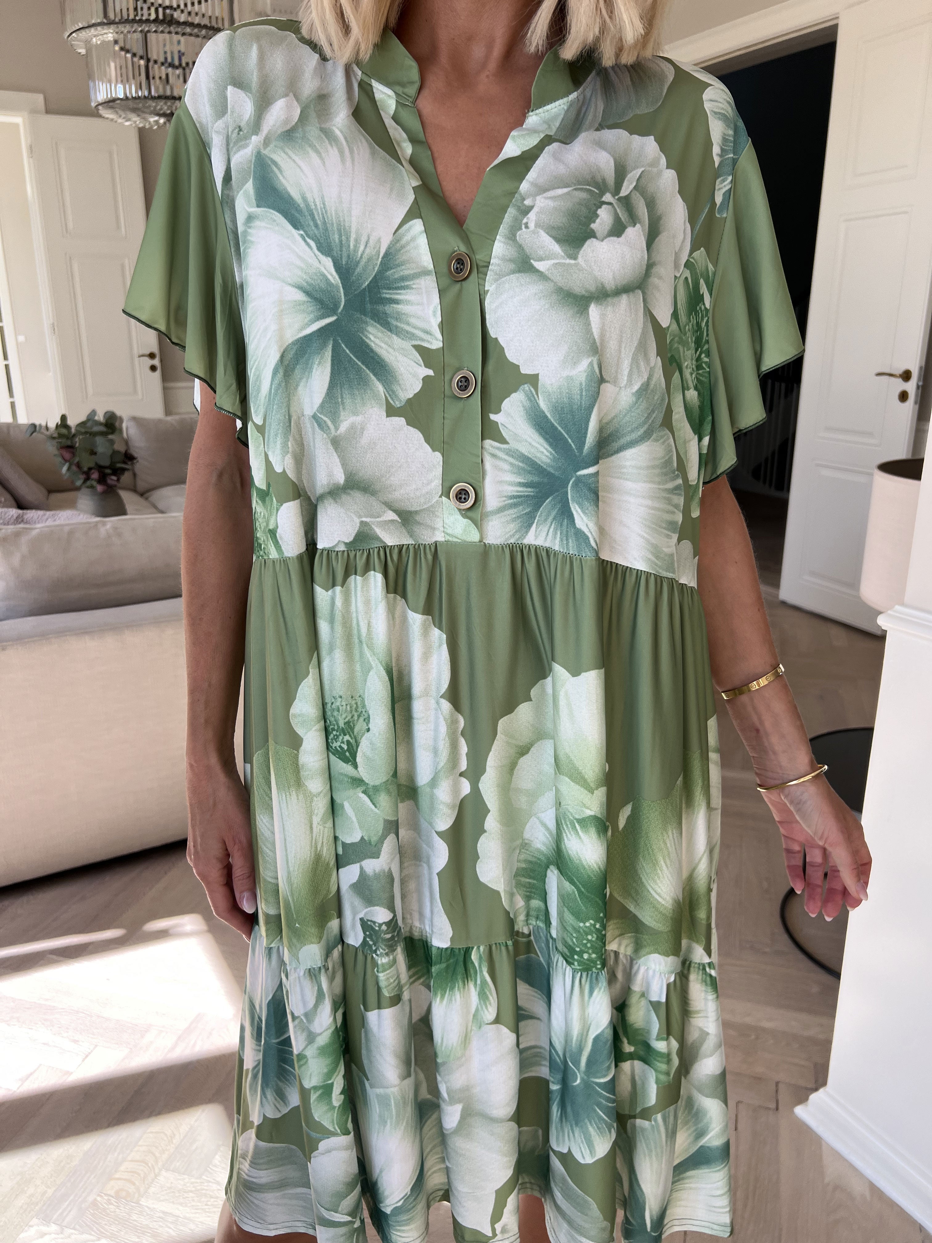 Milano Peony Midi S/S - Blomstret kjole med lag på lag look