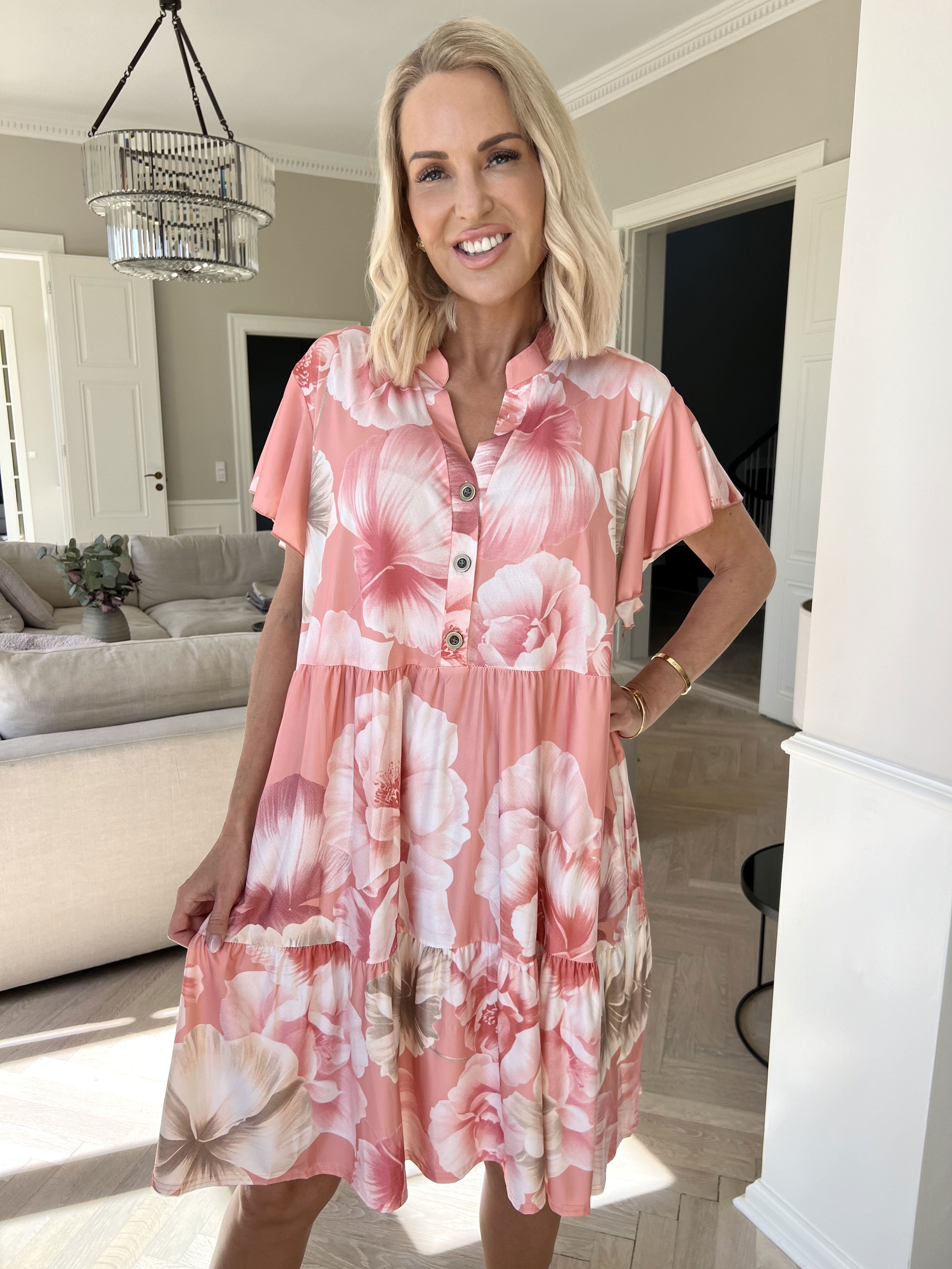 Milano Peony Midi S/S - Blomstret kjole med lag på lag look