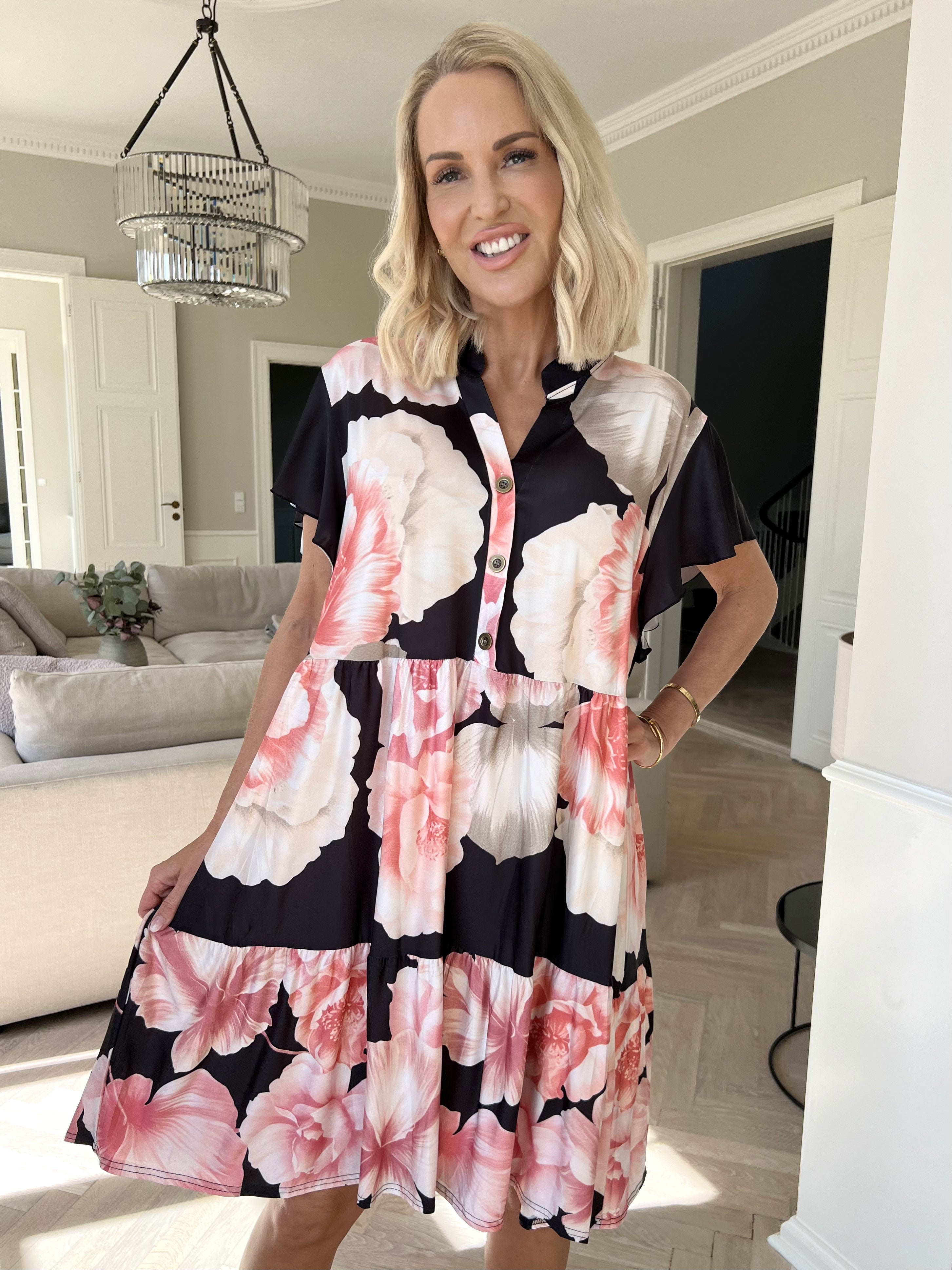 Milano Peony Midi S/S - Blomstret kjole med lag på lag look